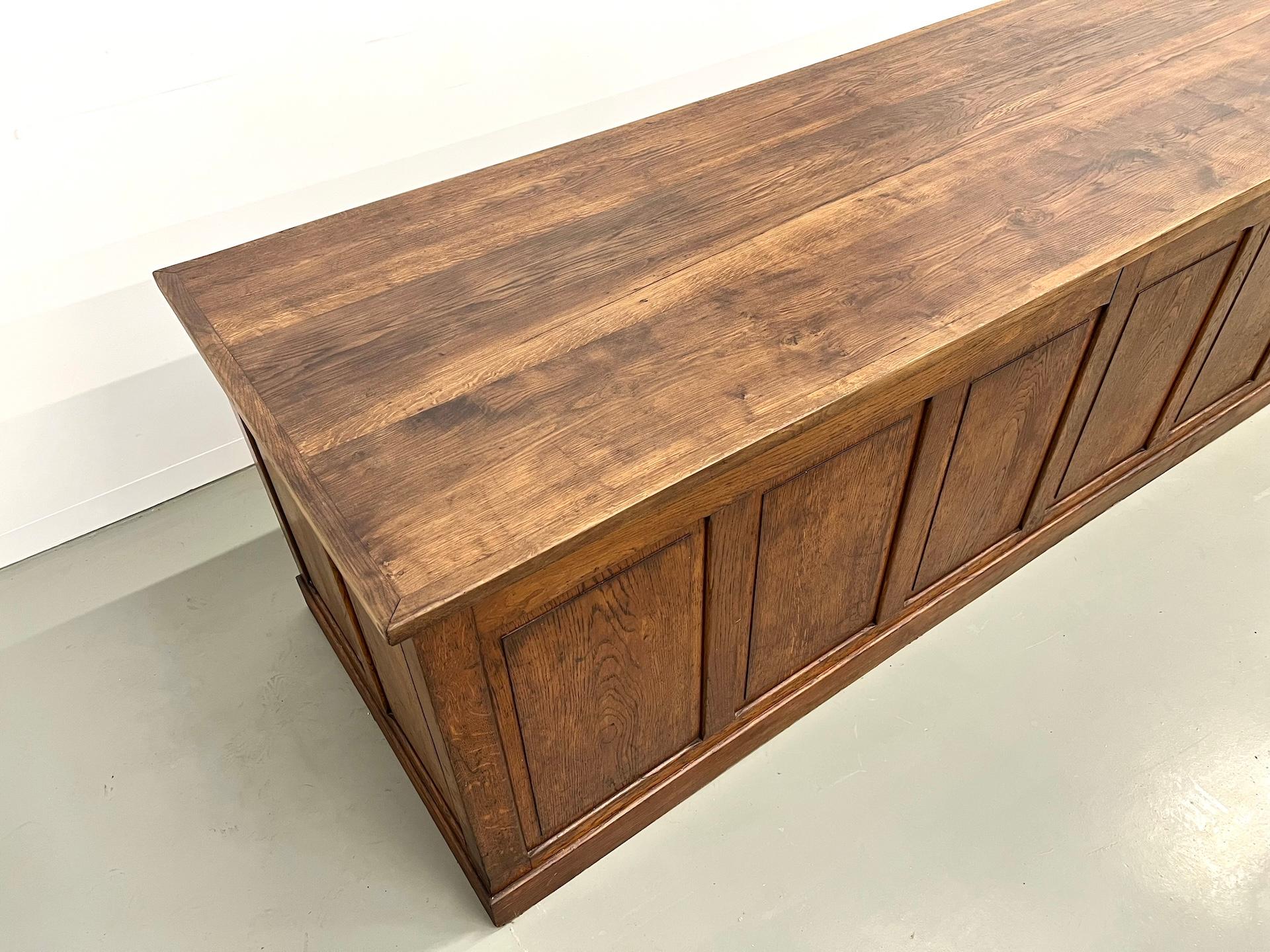 Oak Very large french XXL oak sales counter For Sale
