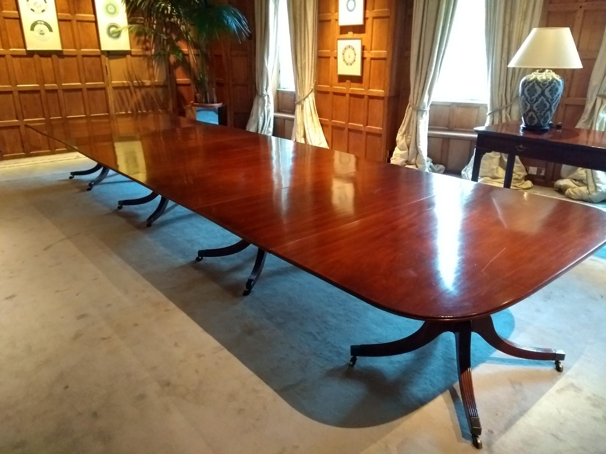 18th century George III period mahogany four pedestal antique dining table. This is one of the best tables we have seen, it is a tremendous scale at almost eighteen feet long and very well drawn. It has elegant outstretched four splay legs which are