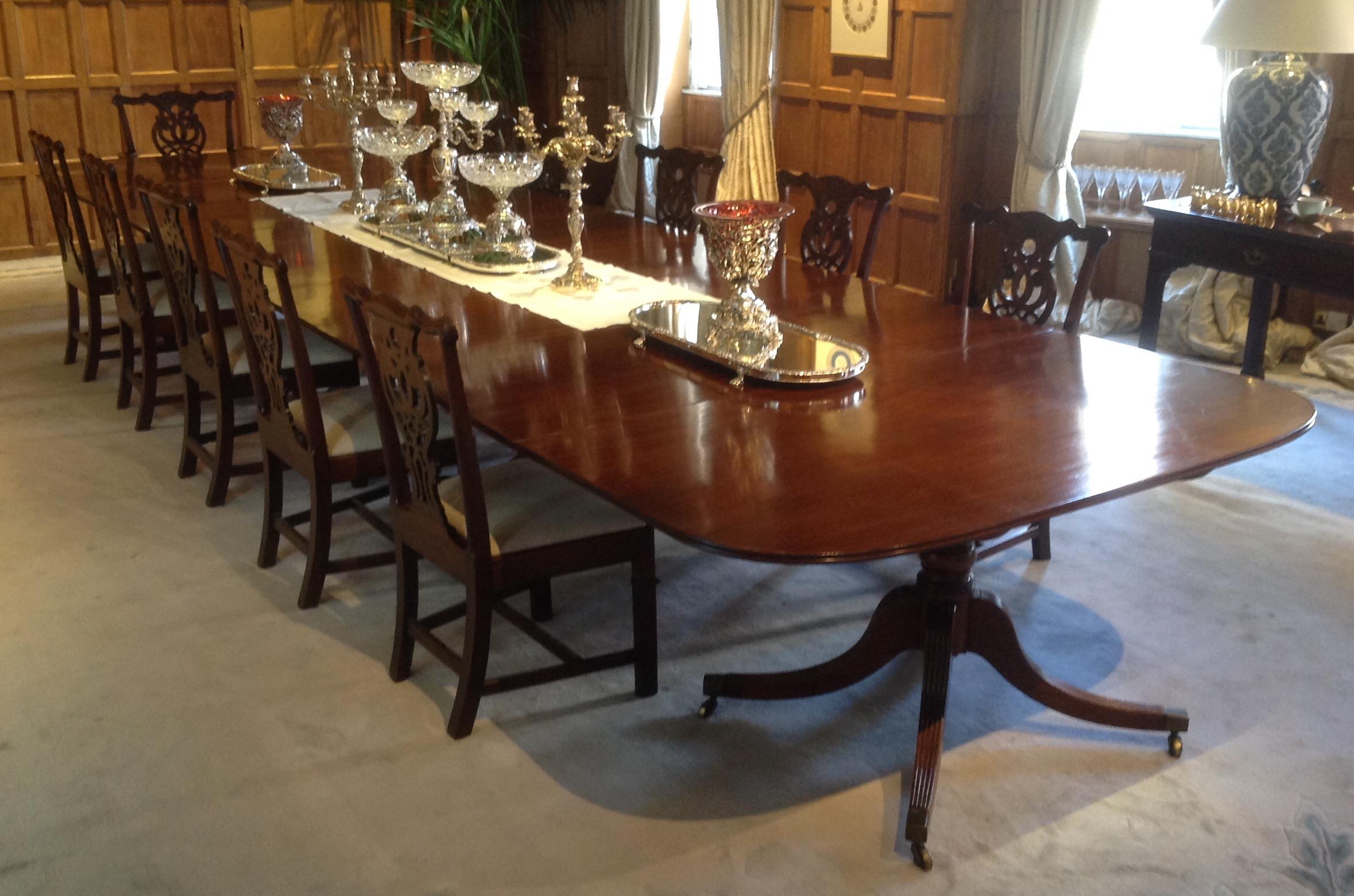 British Very Large George III Period Mahogany Four Pedestal Antique Dining Table For Sale