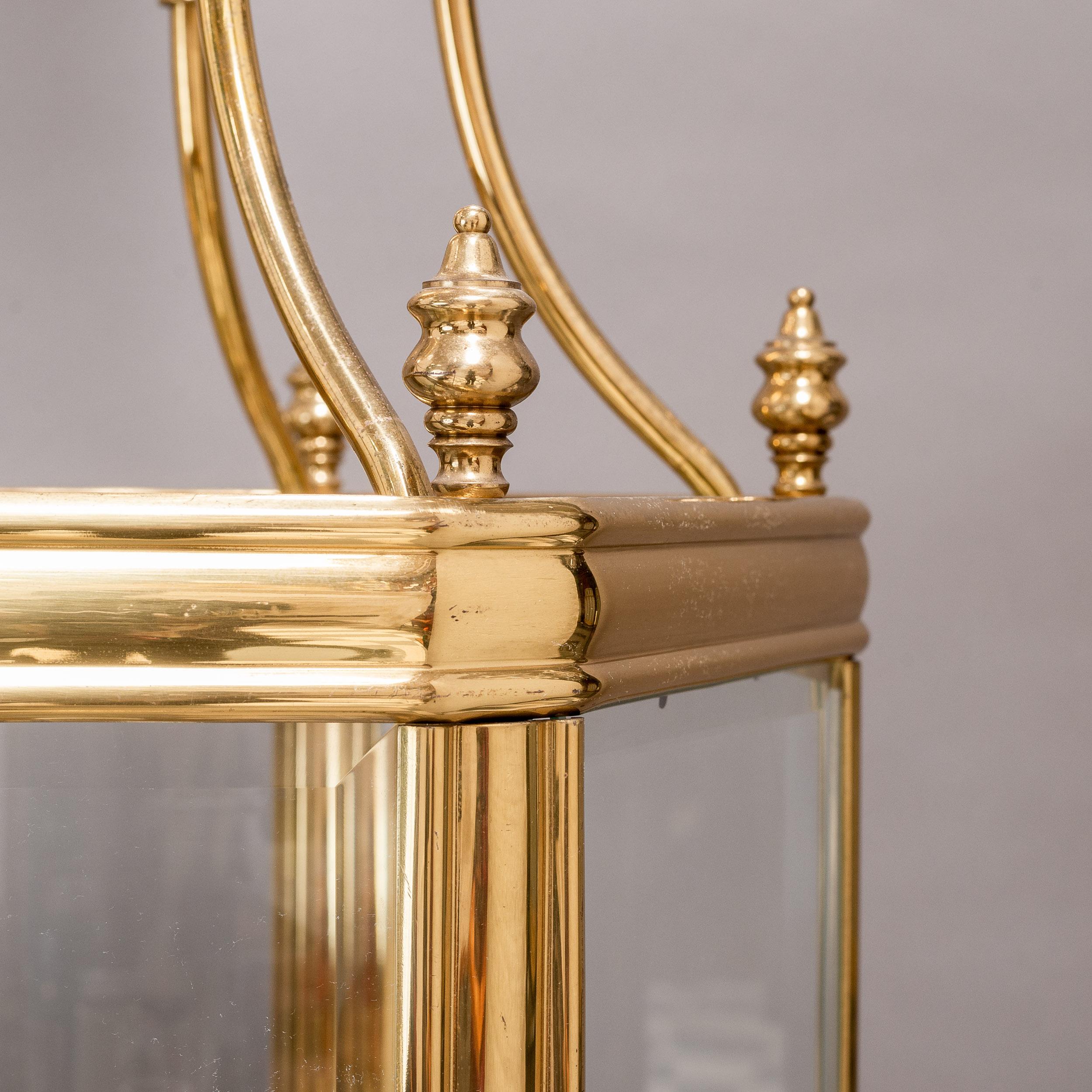 Very Large Georgian Style Brass Hallway Lantern In Good Condition For Sale In London, GB
