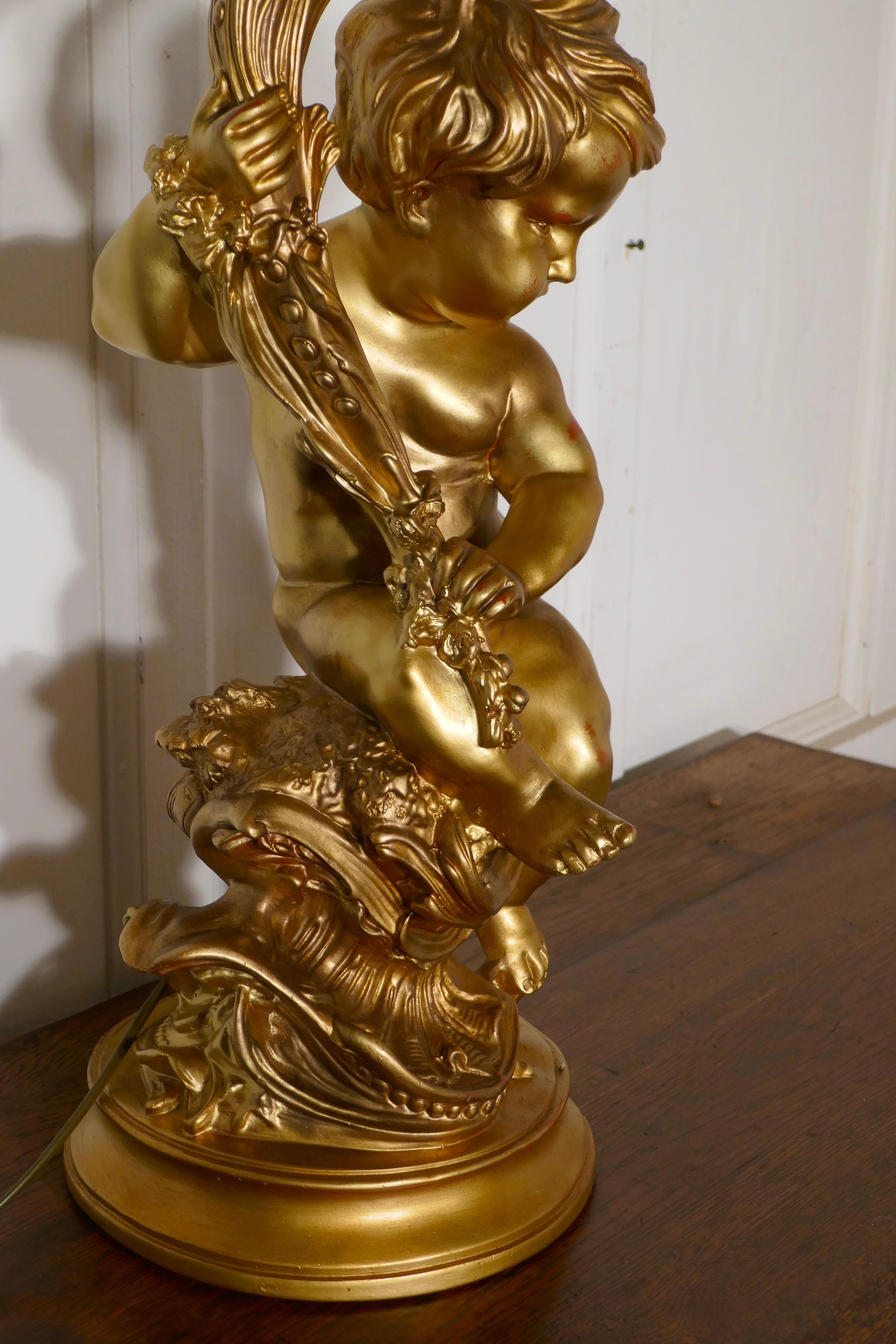 Enorme Lámpara de Mesa Dorada en Forma de Querubín o Putti en Bueno estado para la venta en Godshill, Isle of Wight