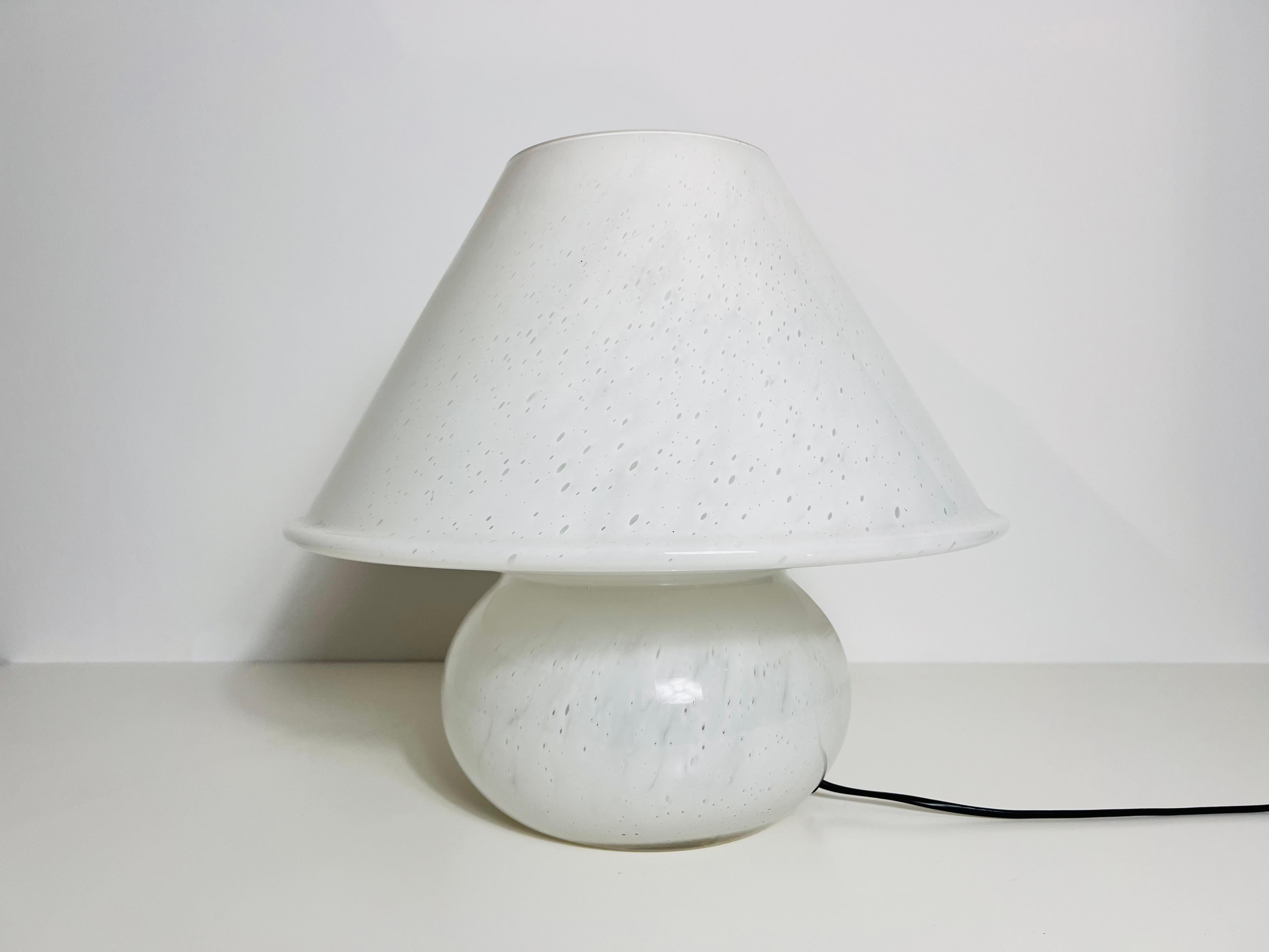 Tedesco Lampada da tavolo a fungo in vetro molto grande di Limburg, Germania, anni '70 in vendita