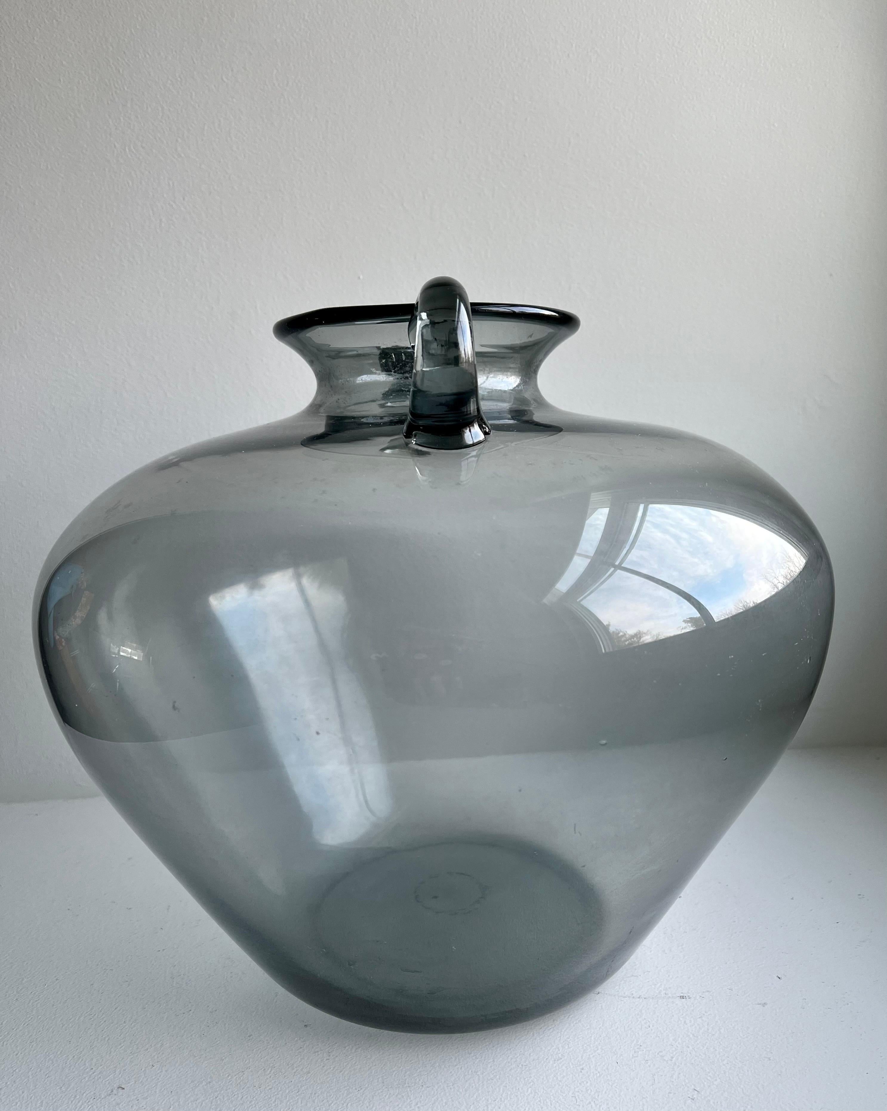 italien Très grand vase en verre dans le style de Vittorio Zecchin en vente
