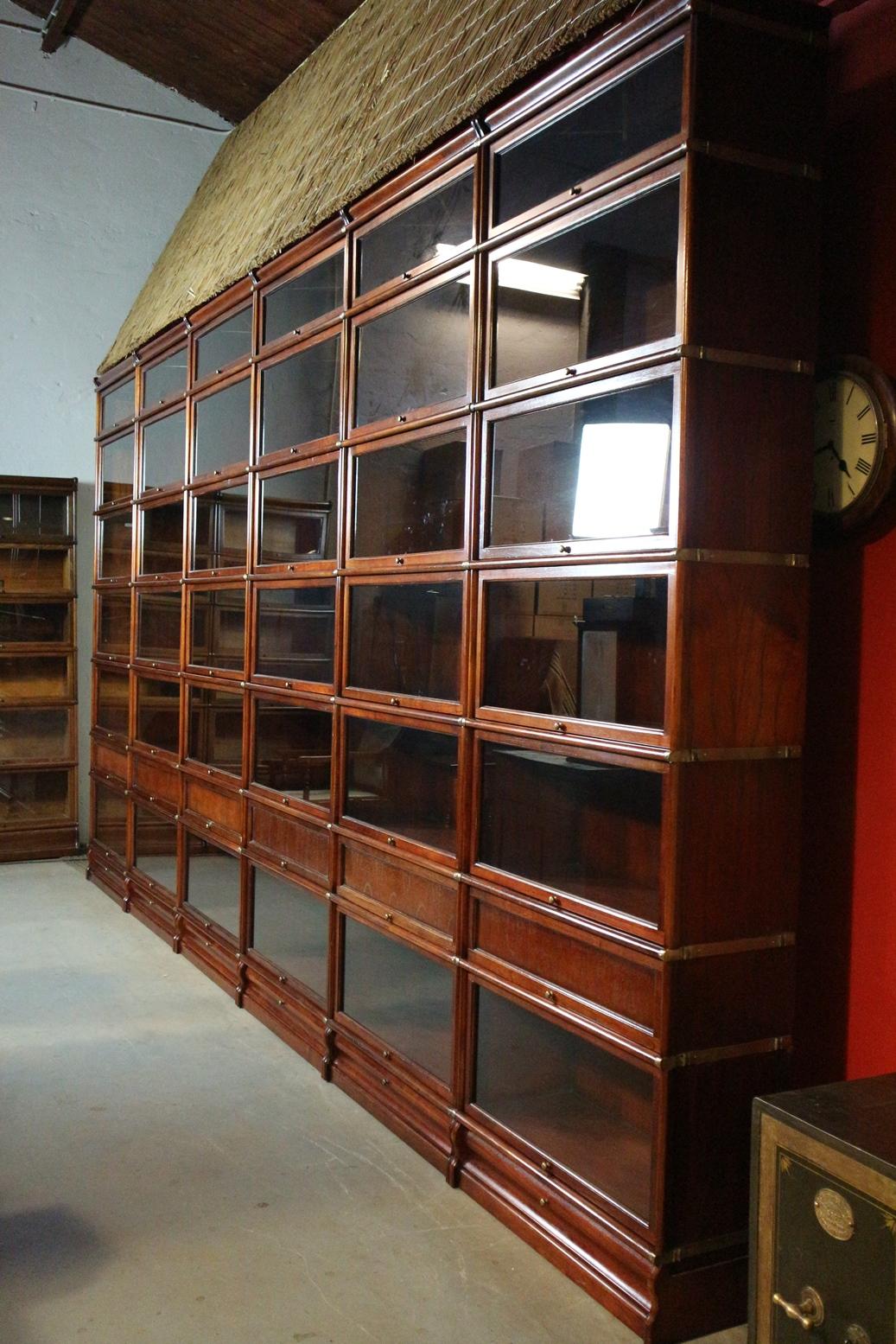Very Large Globe Wernicke Bookcase In Good Condition In Eindhoven, NL