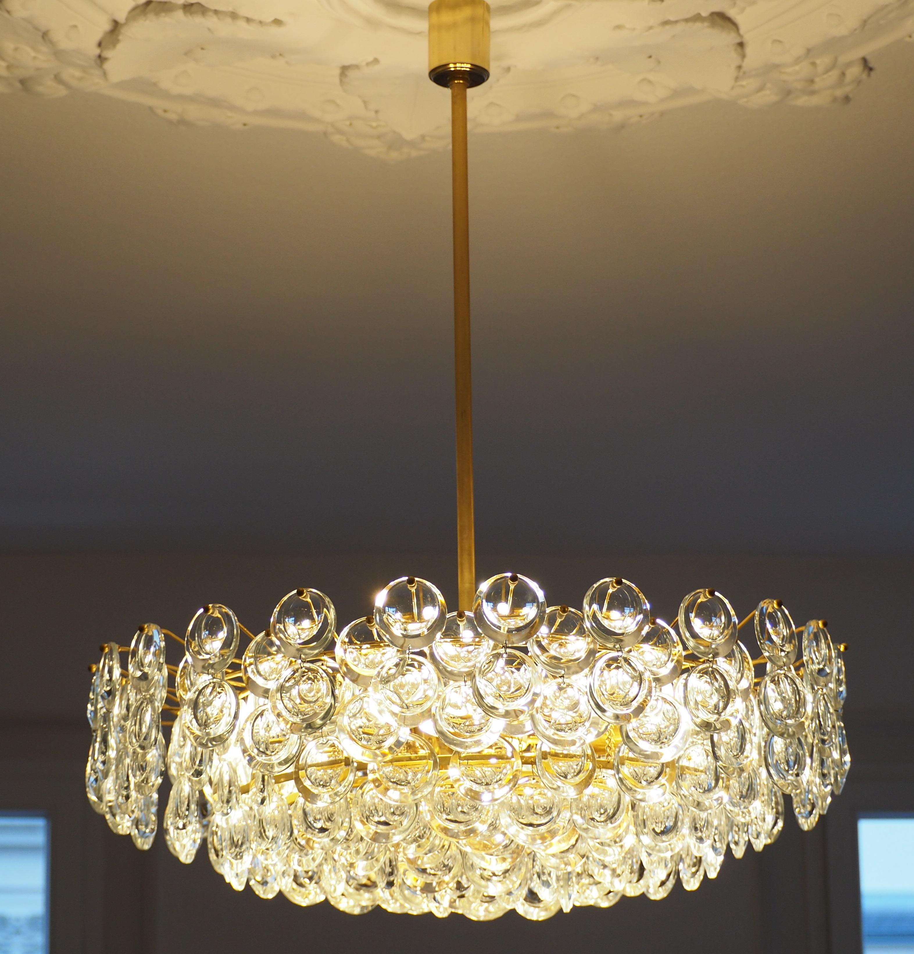 Very Large Gold-Plated and Cut Glass Chandelier by Palwa, circa 1960s For Sale 6