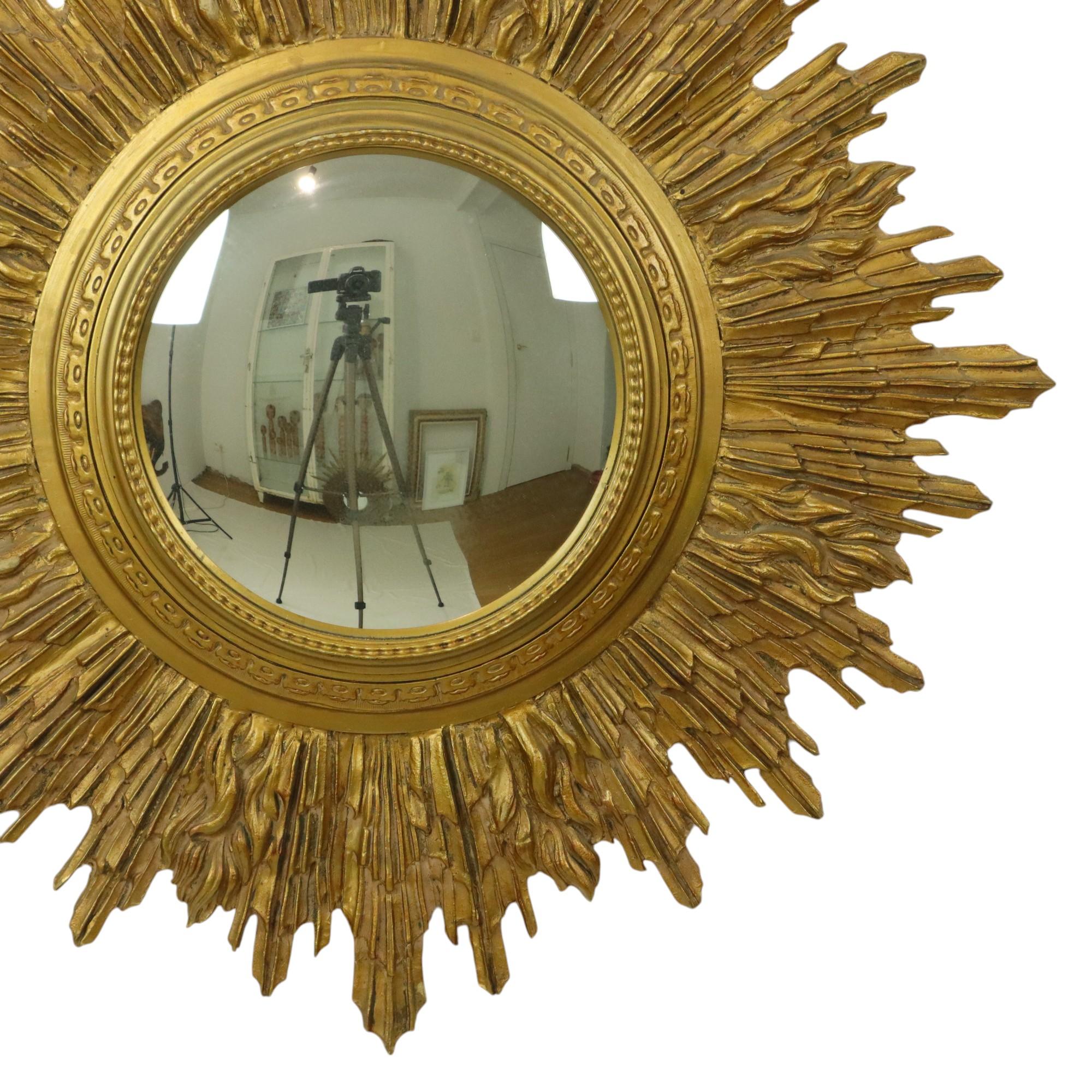 Very Large Gold Sunburst Mirror XL Resin 69cm In Good Condition For Sale In Poperinge, BE