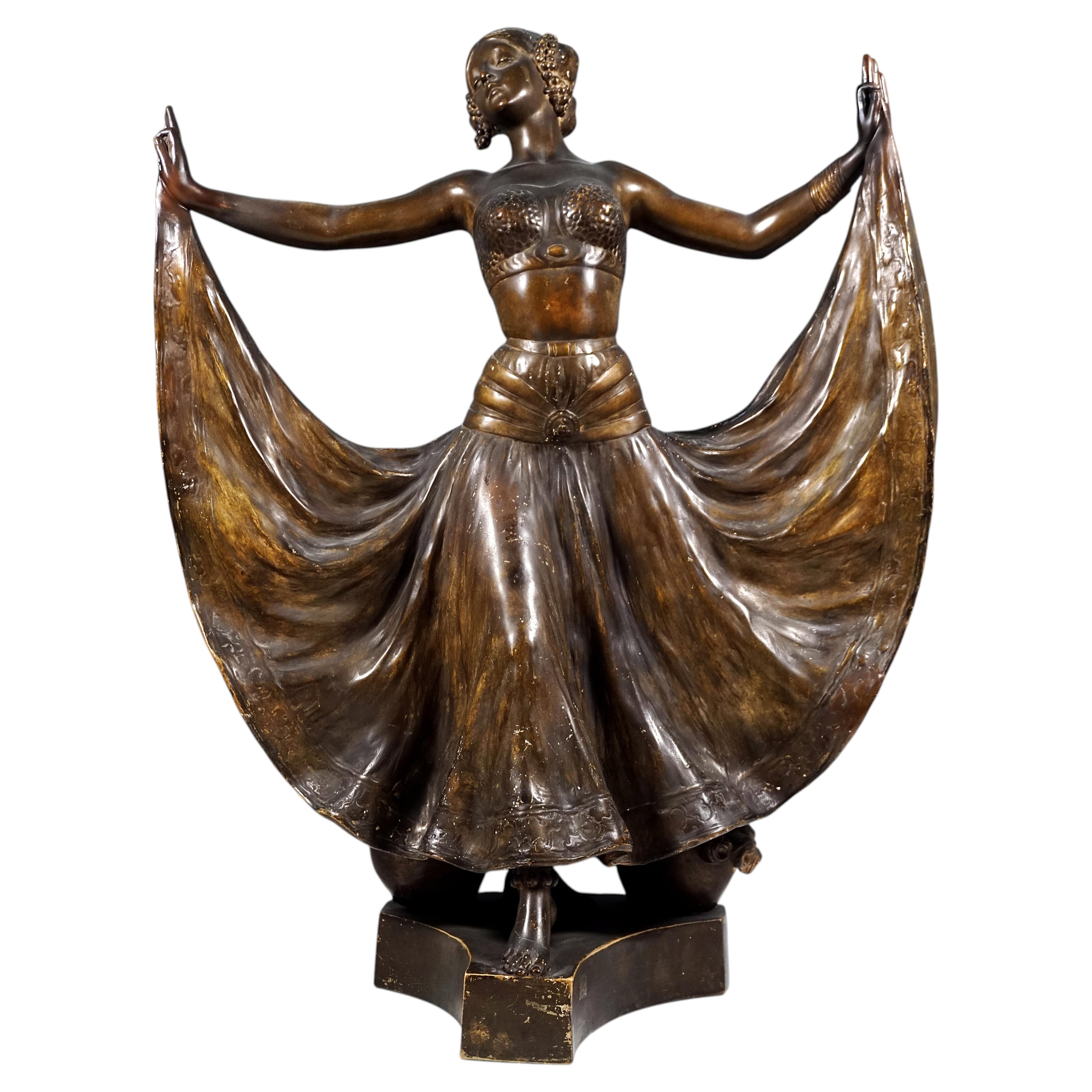 Très grande sculpture de Vienne de Goldscheider, Ruth, danseuse en costume oriental, 1915