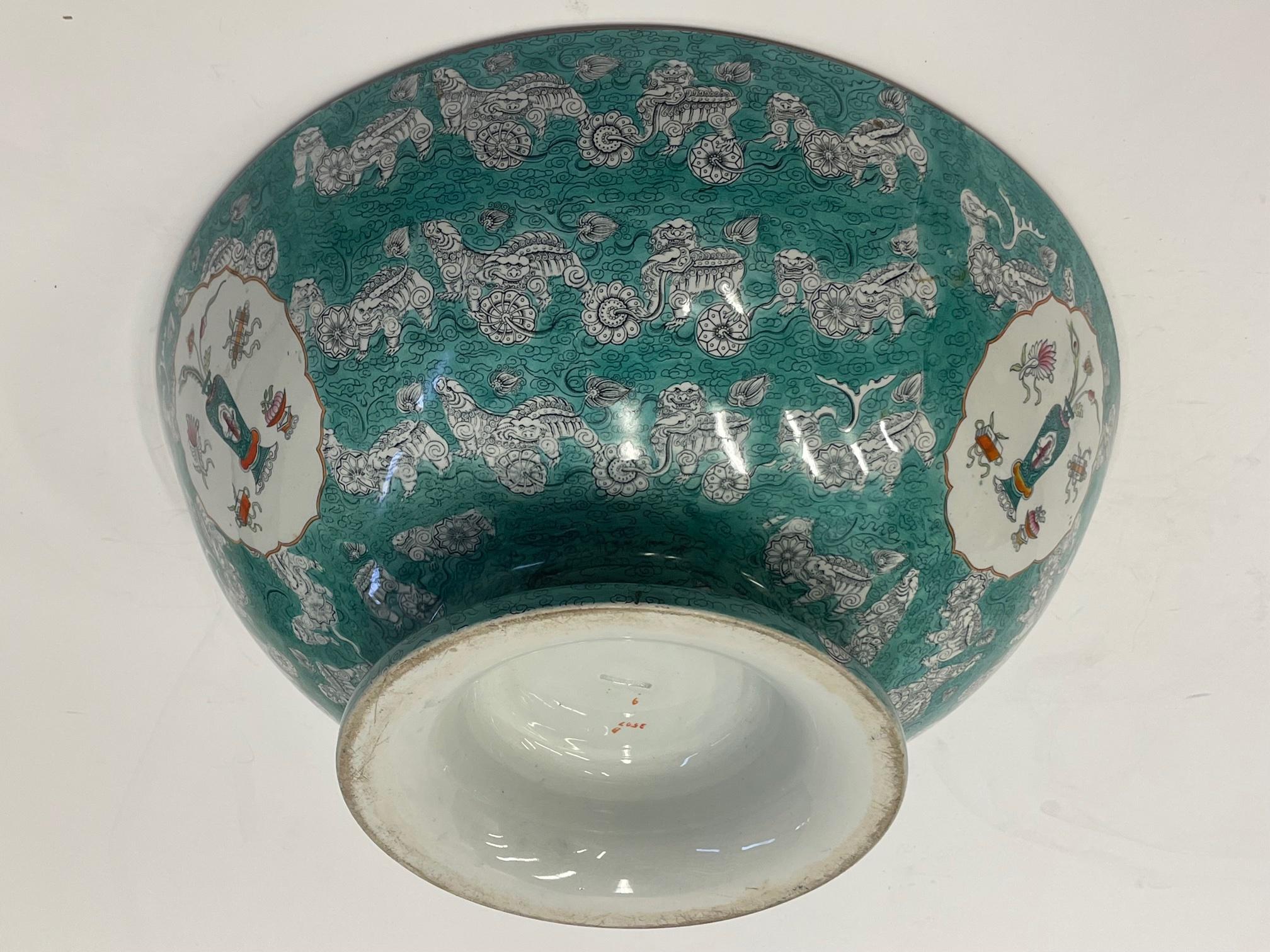 Very Large Gorgeous Celadon Green English 19th Century Porcelain Bowl For Sale 10