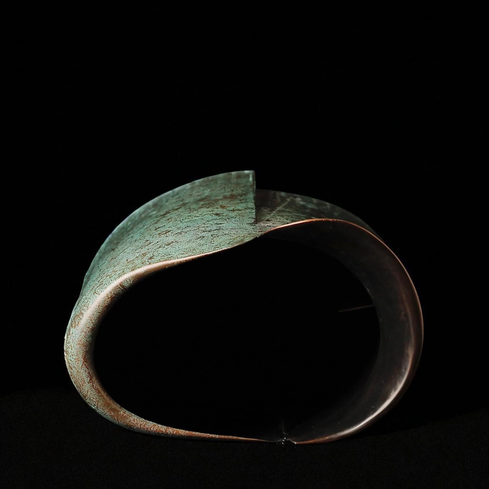 Very large hand hammered signed copper vase For Sale 7