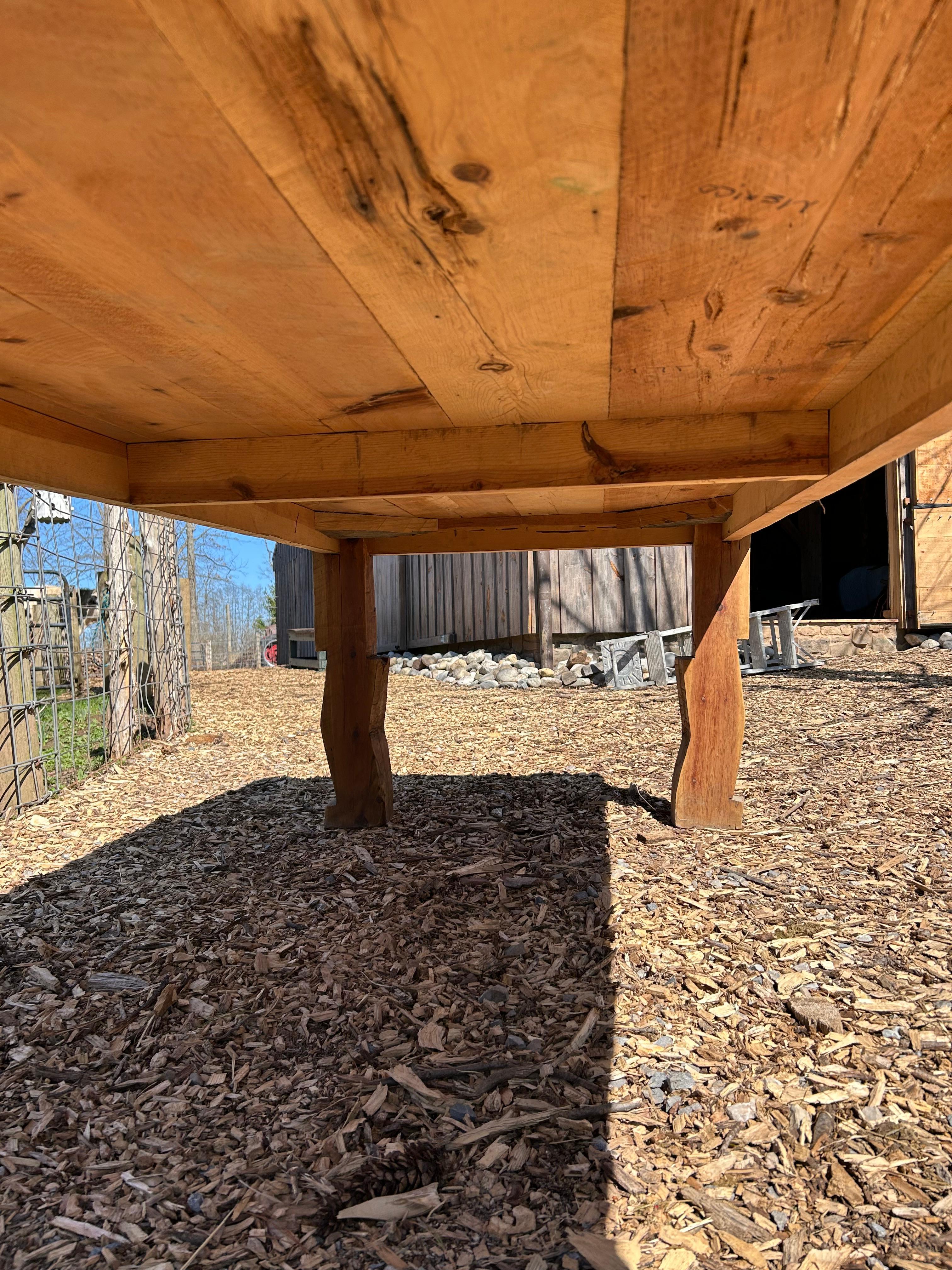 Très grande table de ferme en pin, faite à la main en vente 6
