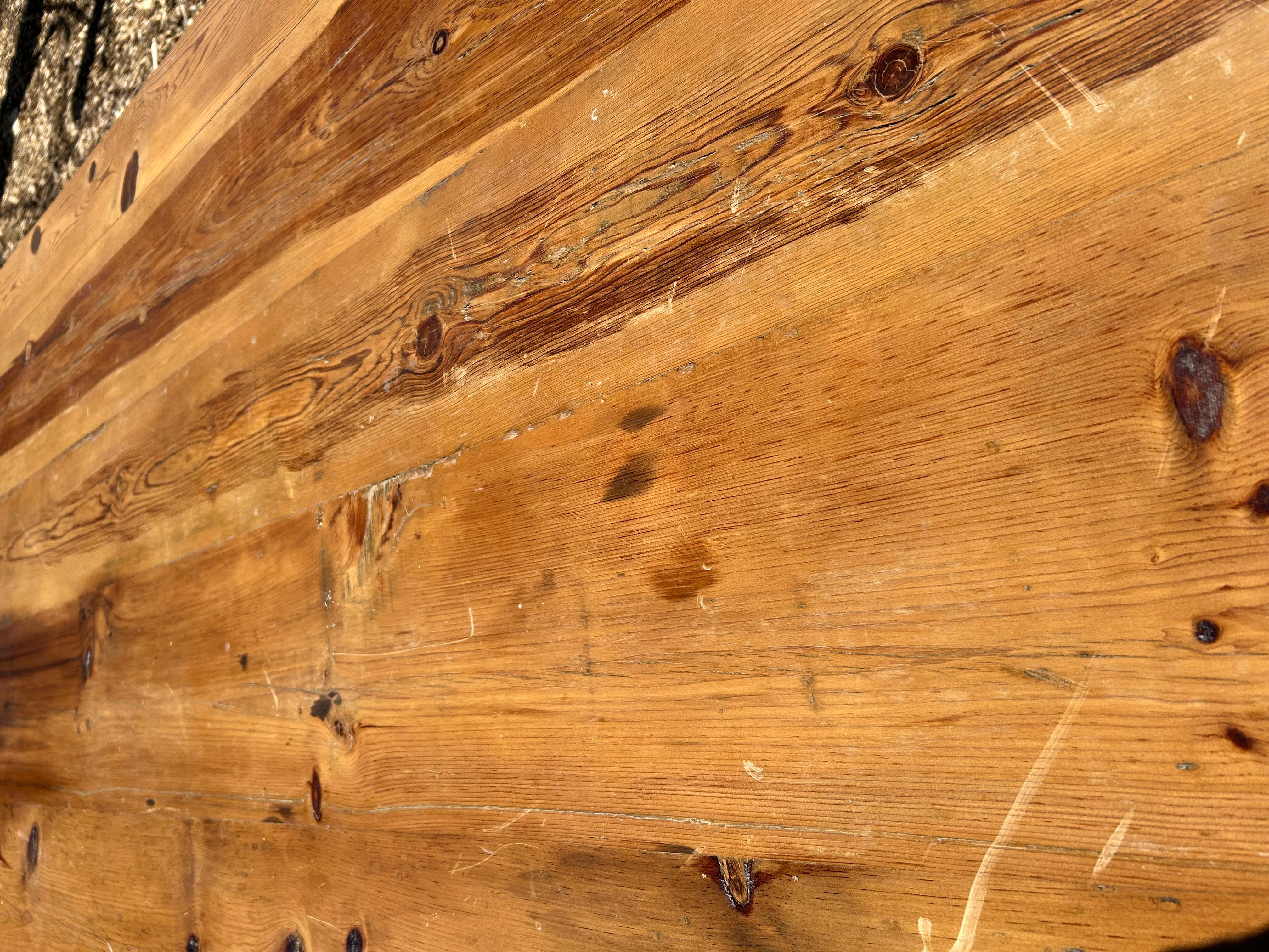 Très grande table de ferme en pin, faite à la main Bon état - En vente à Hopewell, NJ