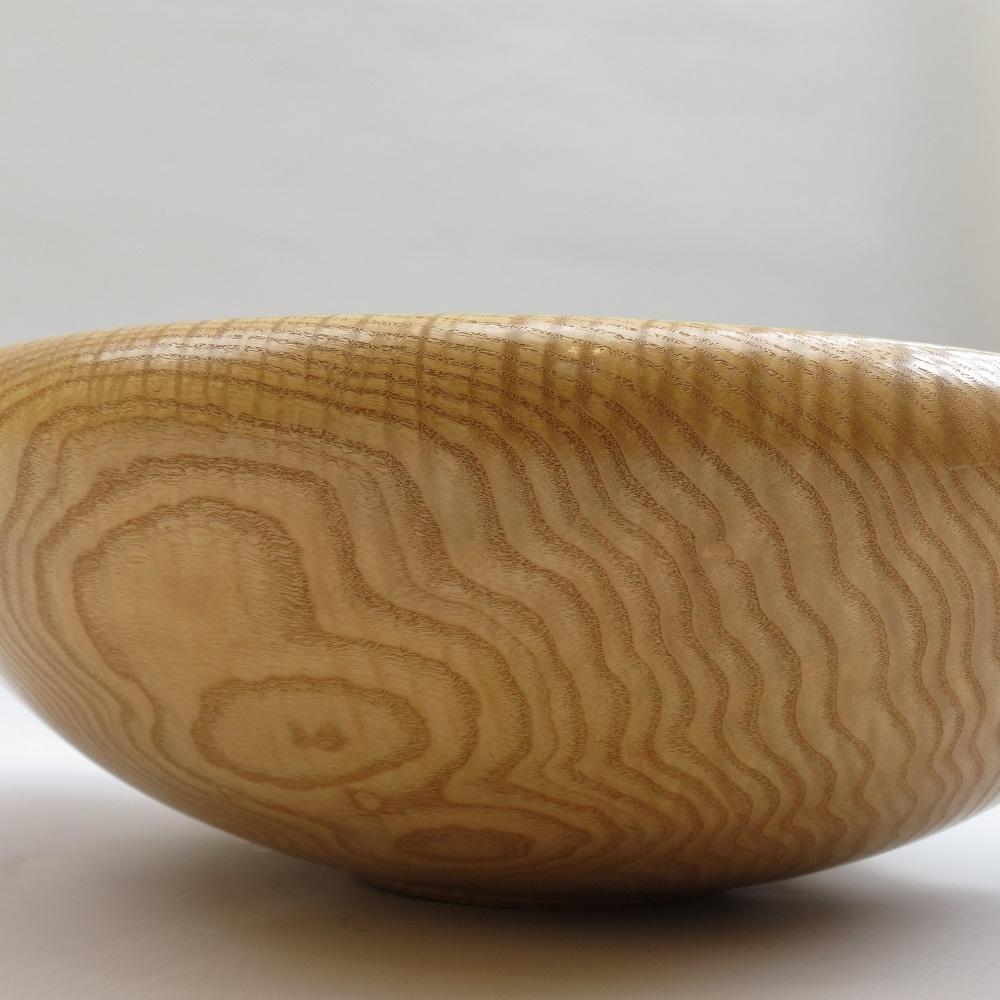 Very large hand turned Rippled Ash Bowl Made in England For Sale 3