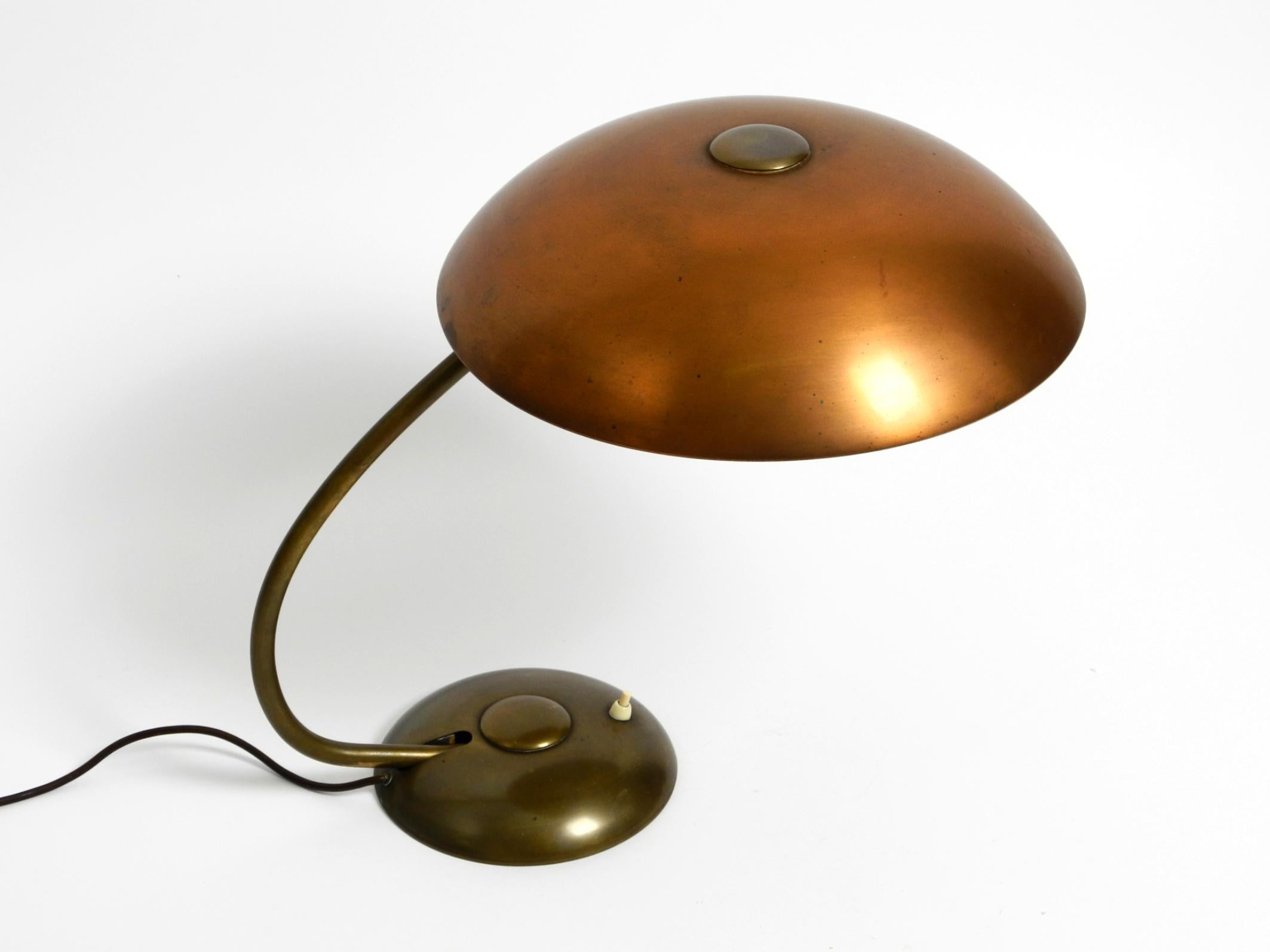 Très grande lampe de table allemande du milieu du siècle dernier en laiton avec un énorme abat-jour 5