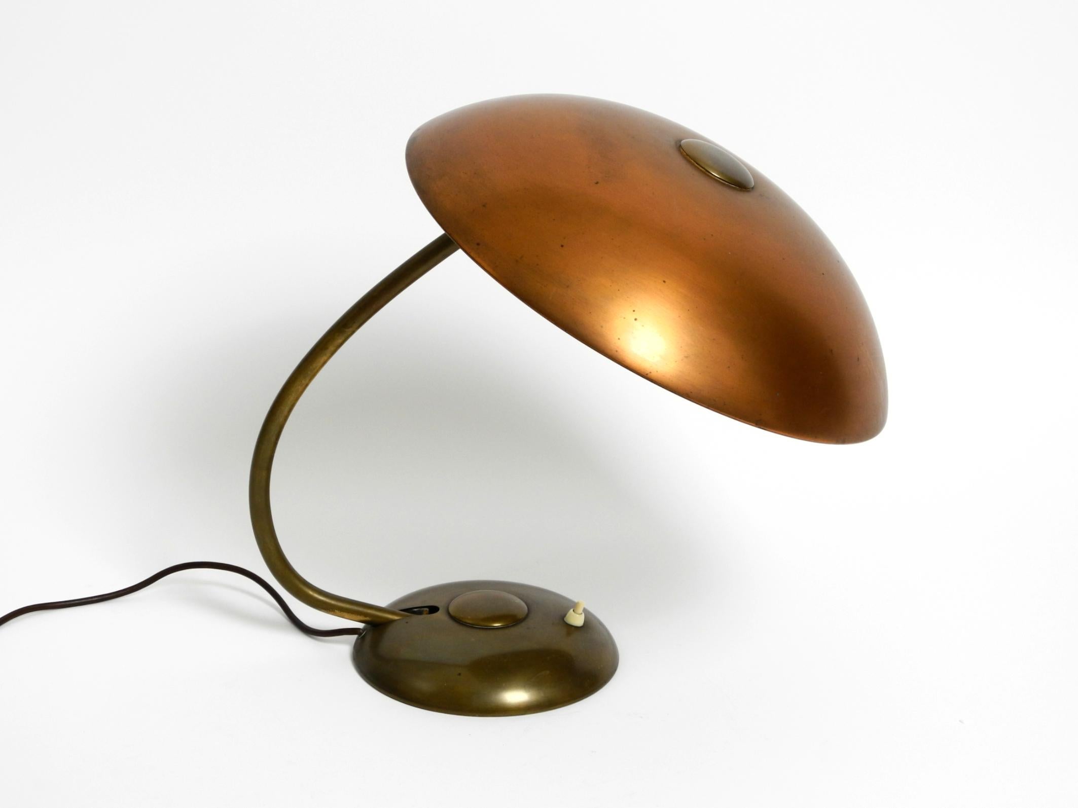 Très grande lampe de table allemande du milieu du siècle dernier en laiton avec un énorme abat-jour 7