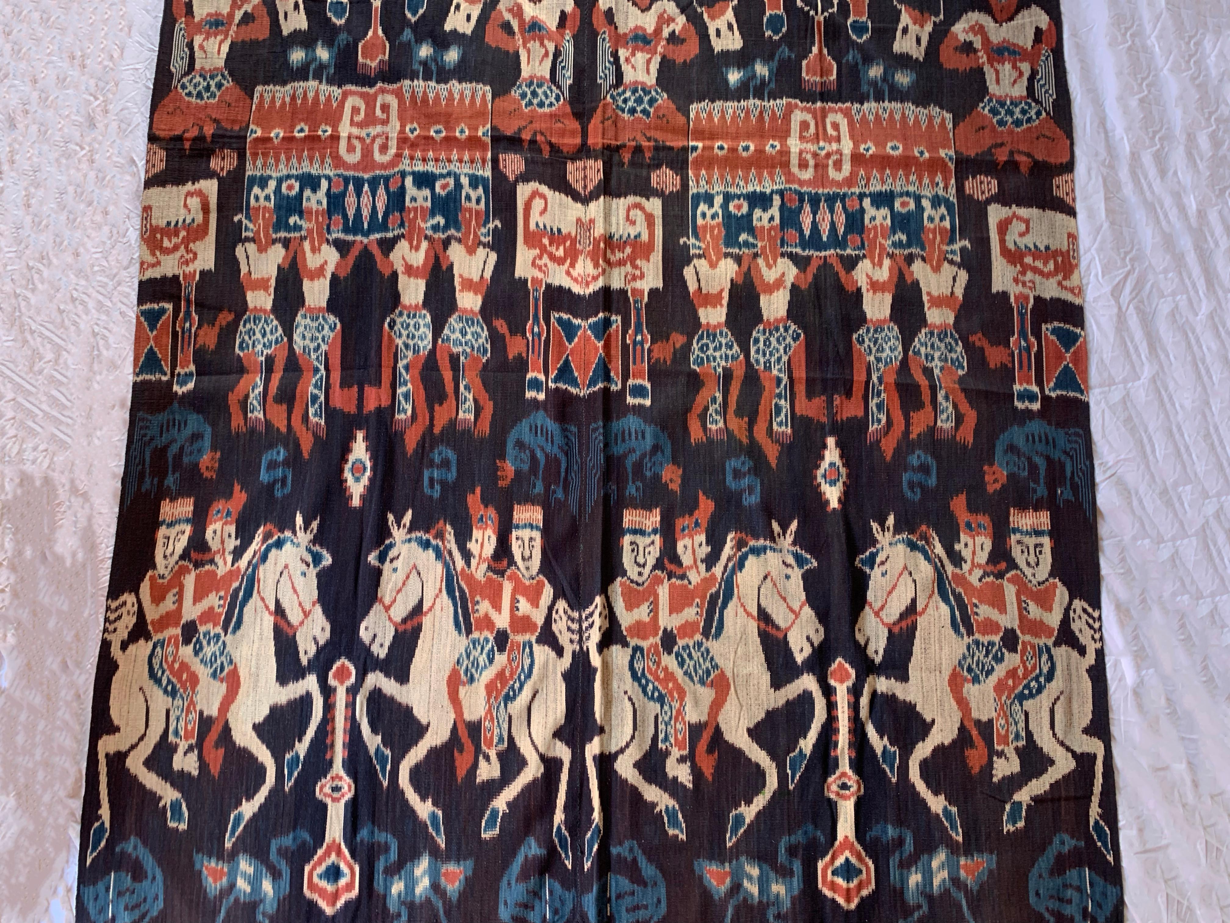 Großes Ikat-Textil von der Insel Sumba mit atemberaubenden Stammesmotiven, Indonesien (Sonstiges) im Angebot