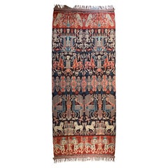 Textile Ikat de l'île de Sumba avec d'étonnants motifs tribaux, Indonésie