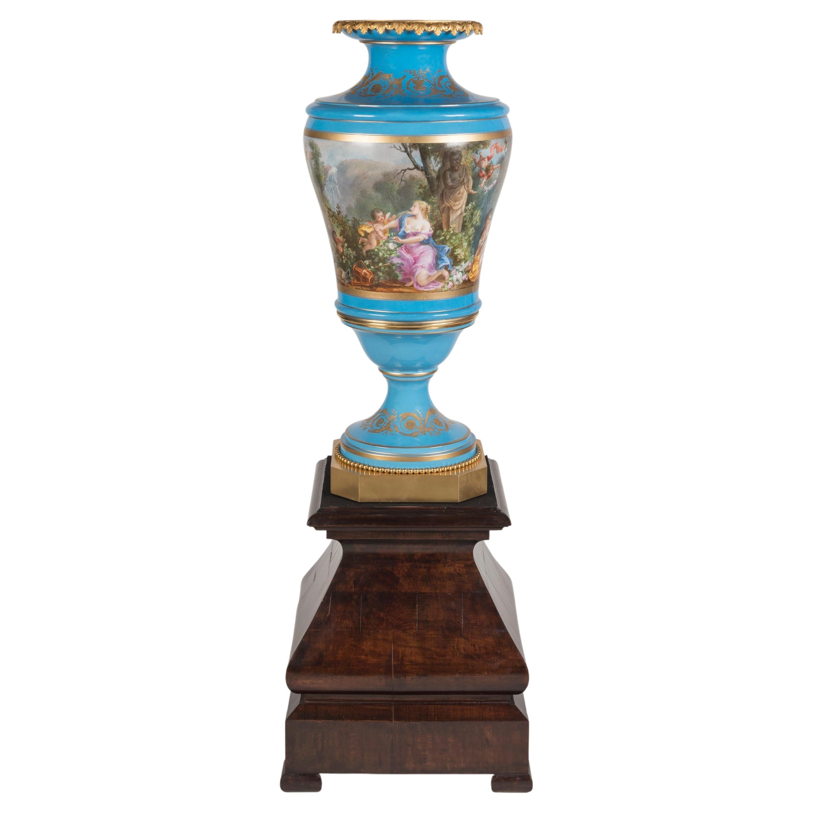 Très grand et impressionnant vase en porcelaine de style "Sèvres" du 19e siècle sur piédestal