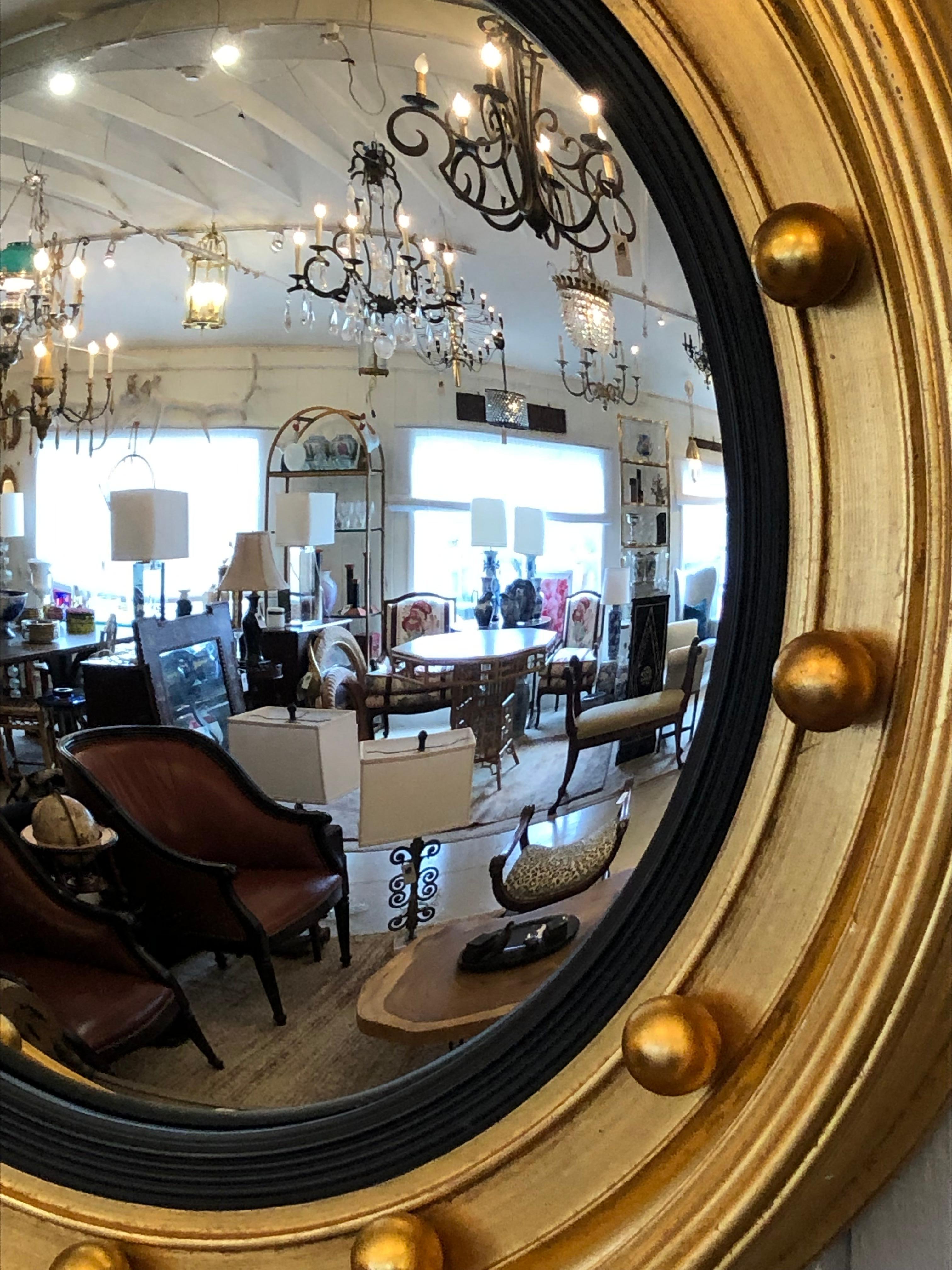 Very Large Impressive Convex & Gilded Round Mirror  In Good Condition For Sale In Hopewell, NJ