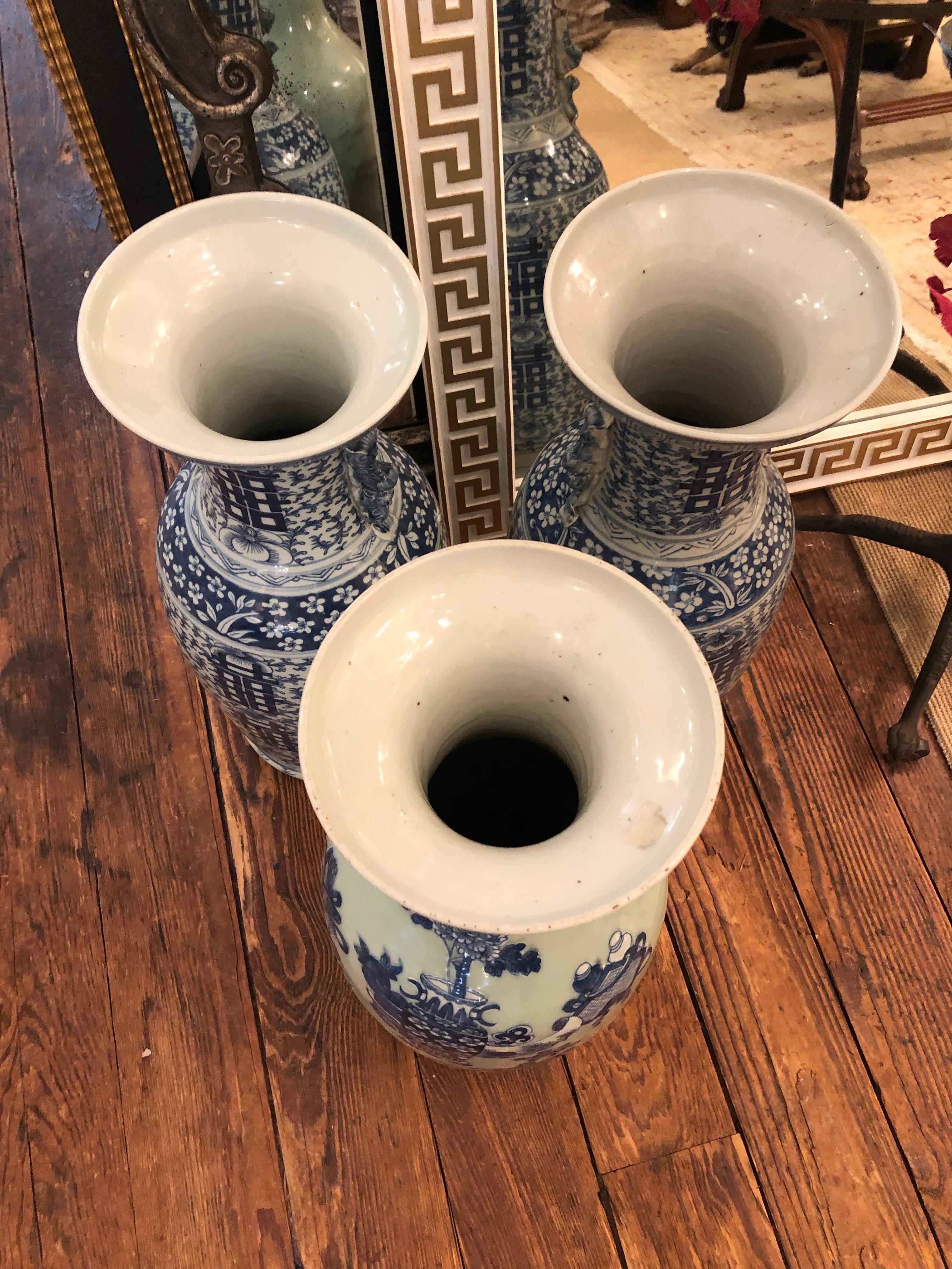 Very Large Impressive Trio Collection of 3 Blue & White Chinese Vases In Good Condition For Sale In Hopewell, NJ