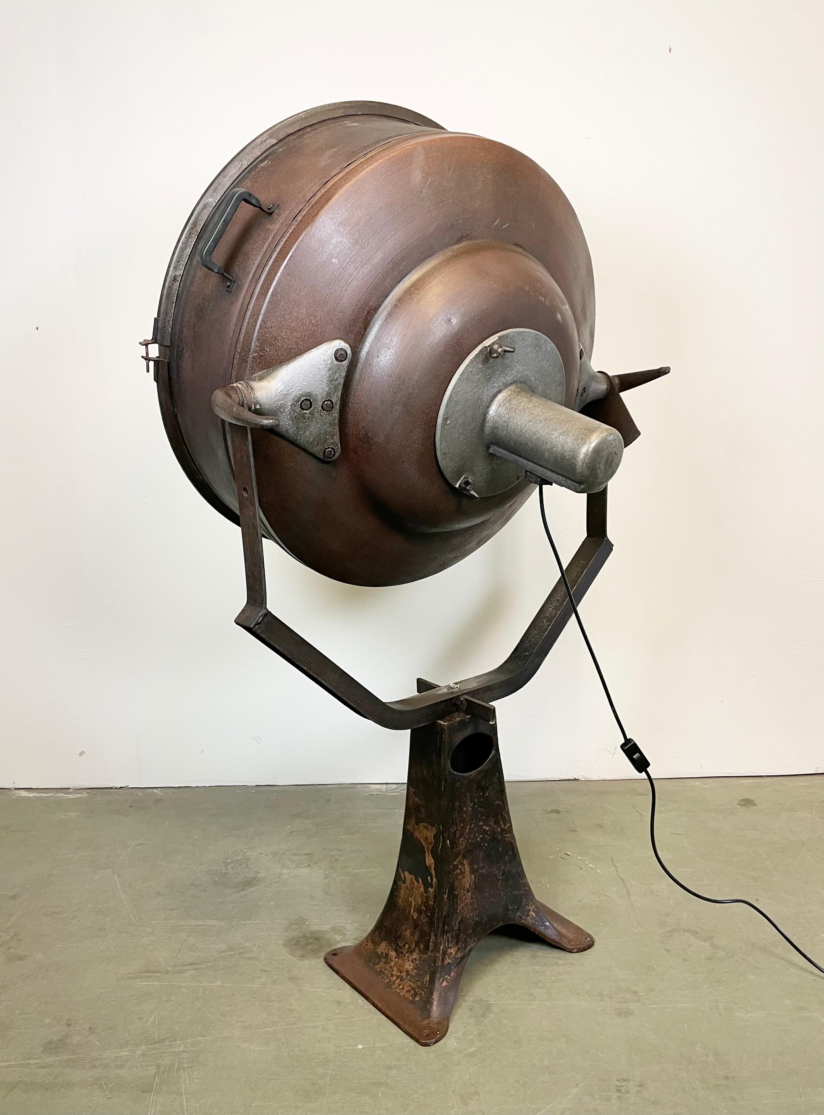 Very Large Industrial Spotlight, 1950s In Good Condition In Kojetice, CZ