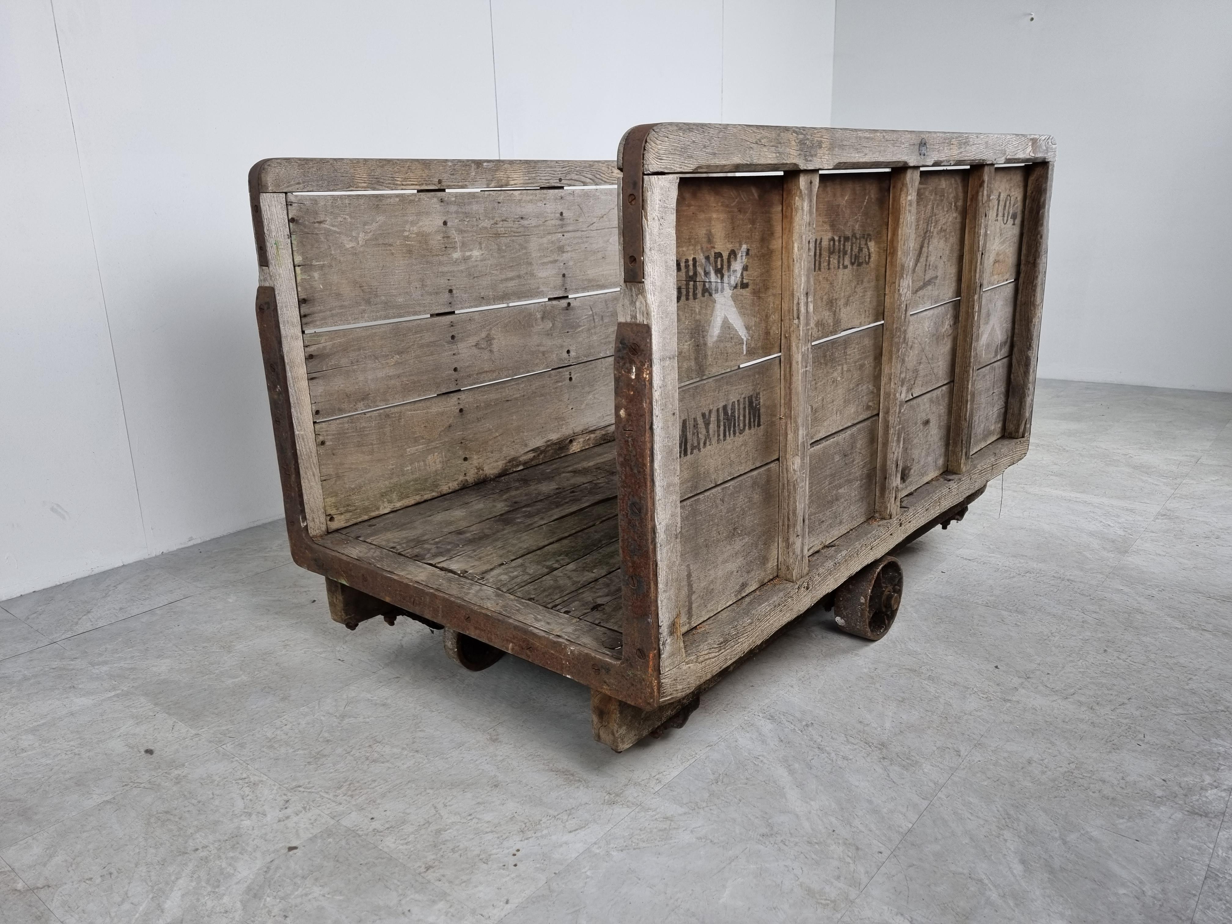Very Large Industrial Steel and Wooden Trolley, 1900s In Good Condition For Sale In HEVERLEE, BE