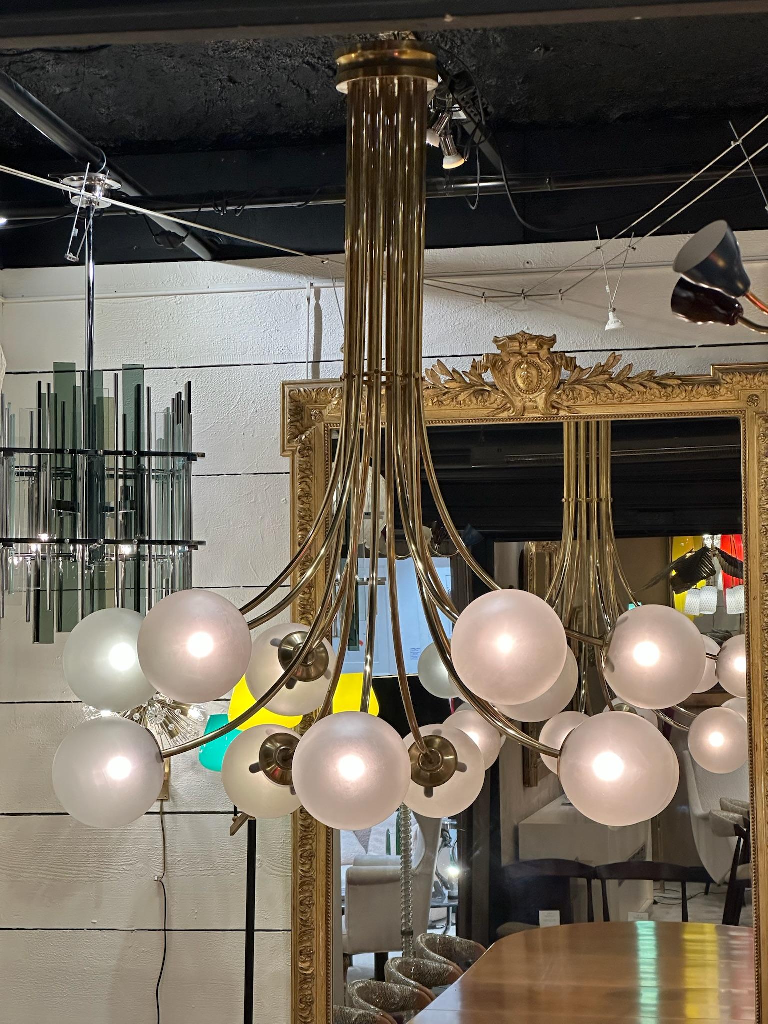 Mid-Century Modern Très grand lustre italien des années 1970 en vente