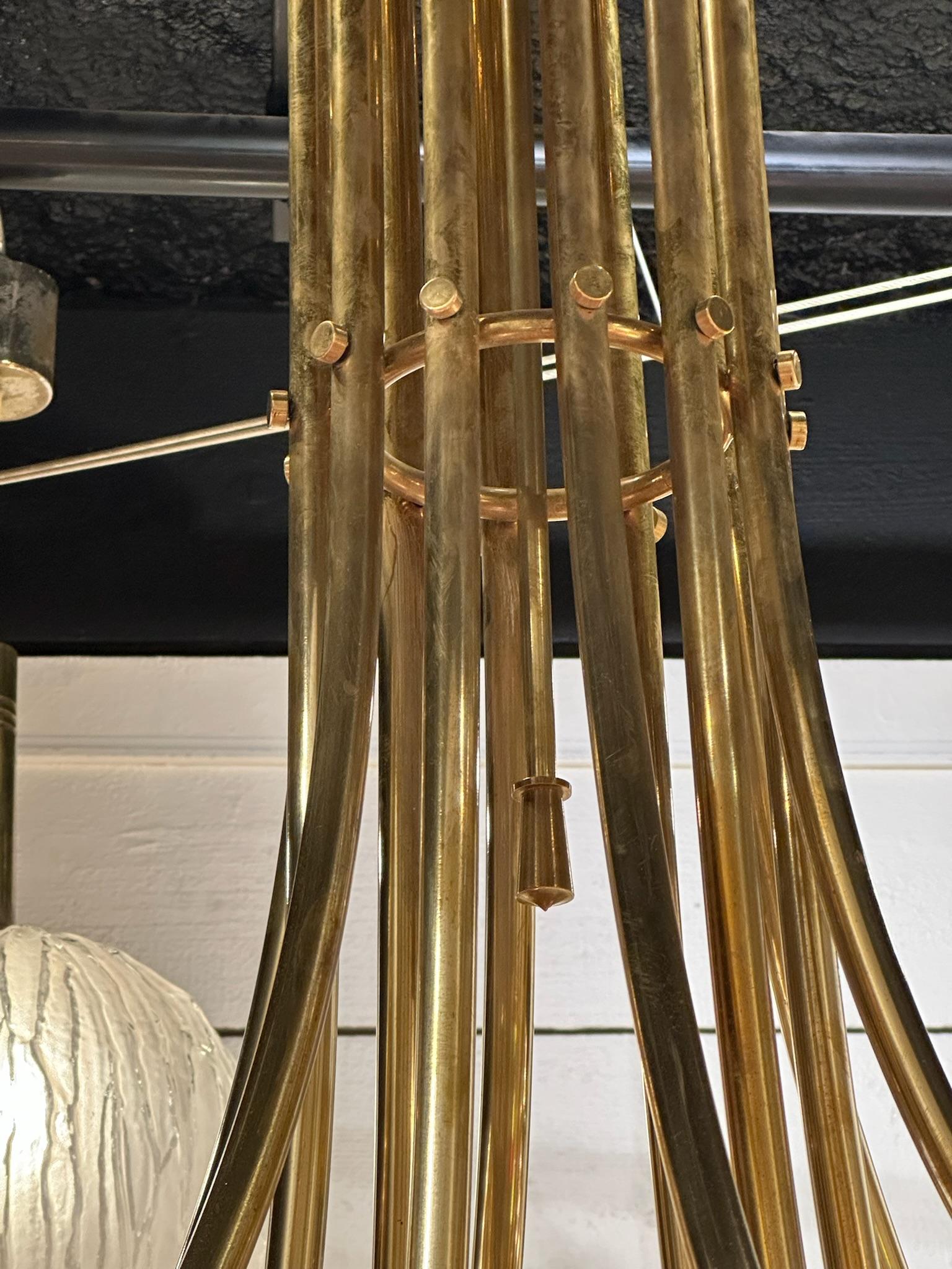 Laiton Très grand lustre italien des années 1970 en vente