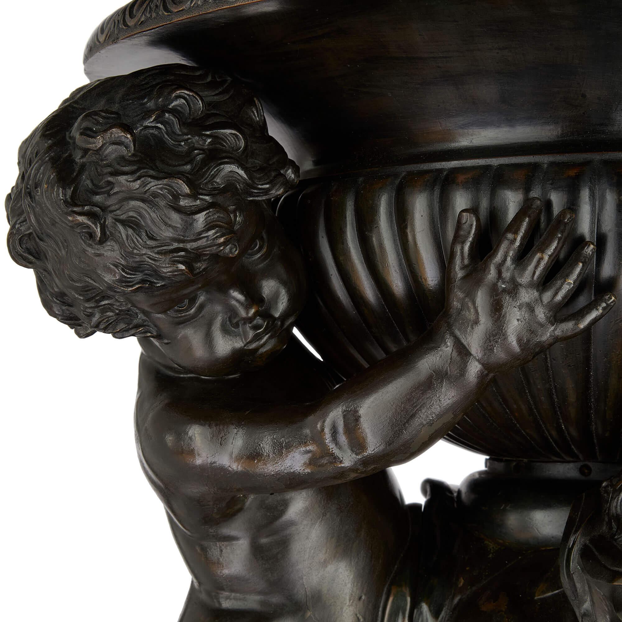Grandes Jardineras Escultóricas Italianas de Bronce Patinado y Madera Tallada en venta 1