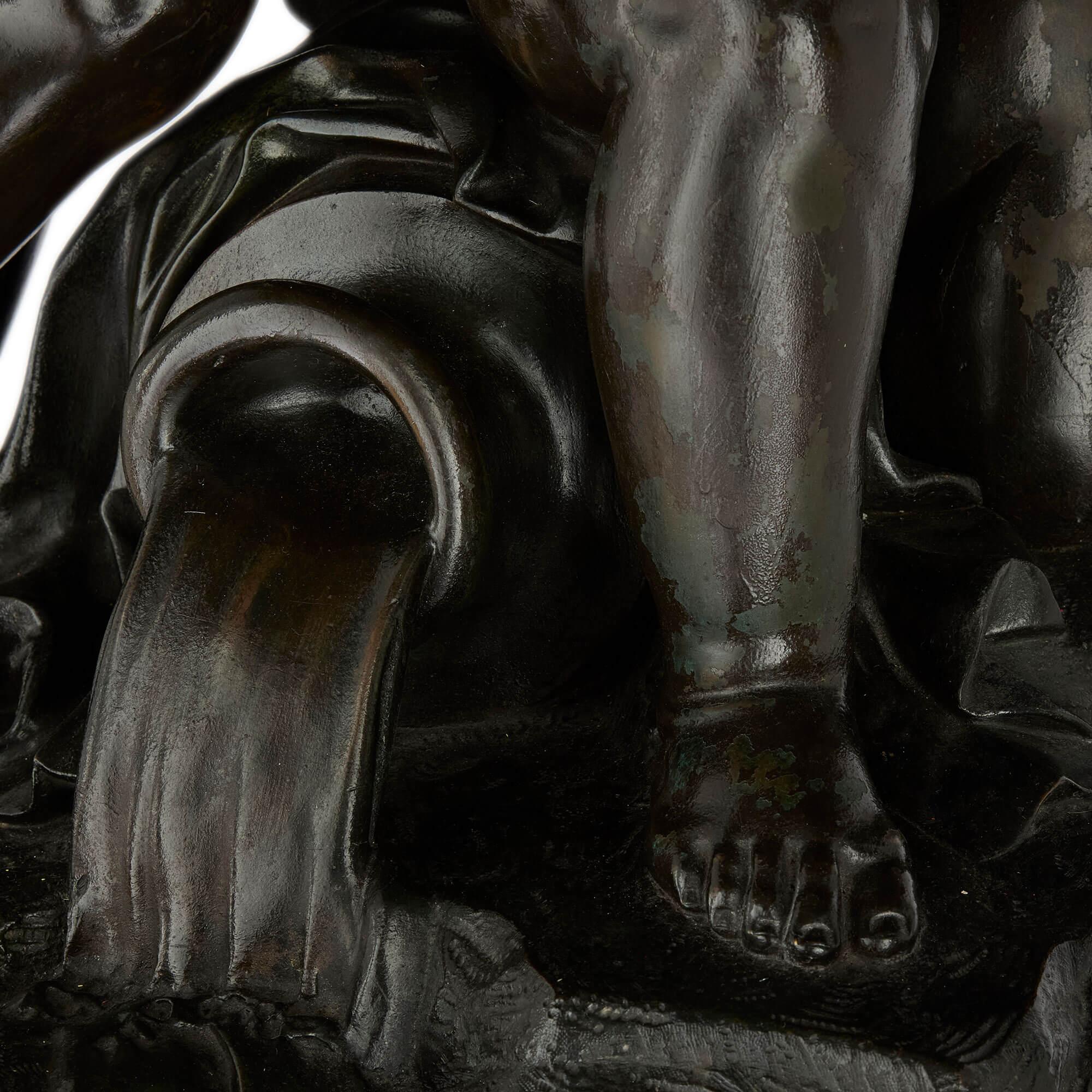 Grandes Jardineras Escultóricas Italianas de Bronce Patinado y Madera Tallada en venta 2