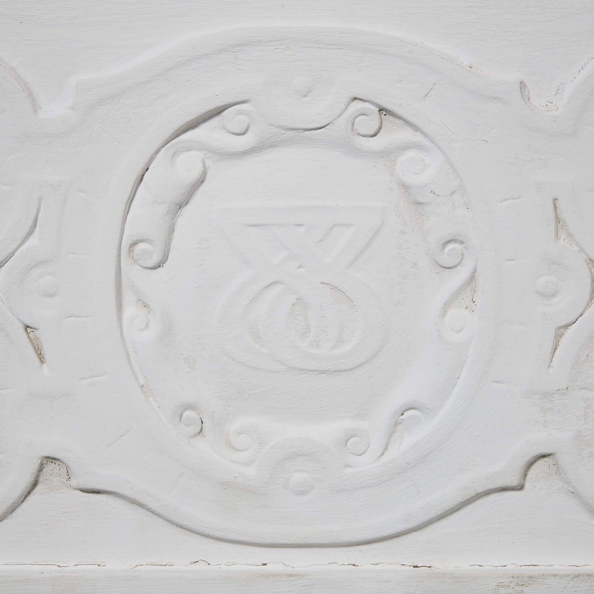 Gran repisa de chimenea inglesa de pino tallado de estilo jacobeo c.1688 en Bastante bueno estado para la venta en Wormelow, Herefordshire