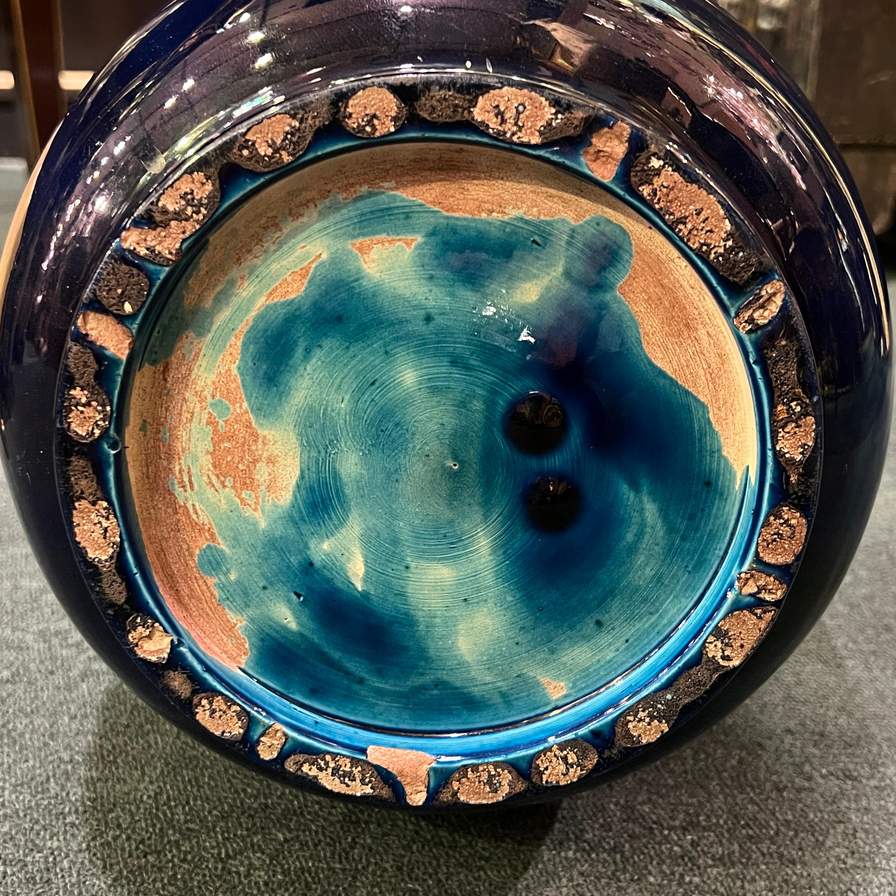 Très grand vase dragon japonais en céramique émaillée bleu flambe en vente 11