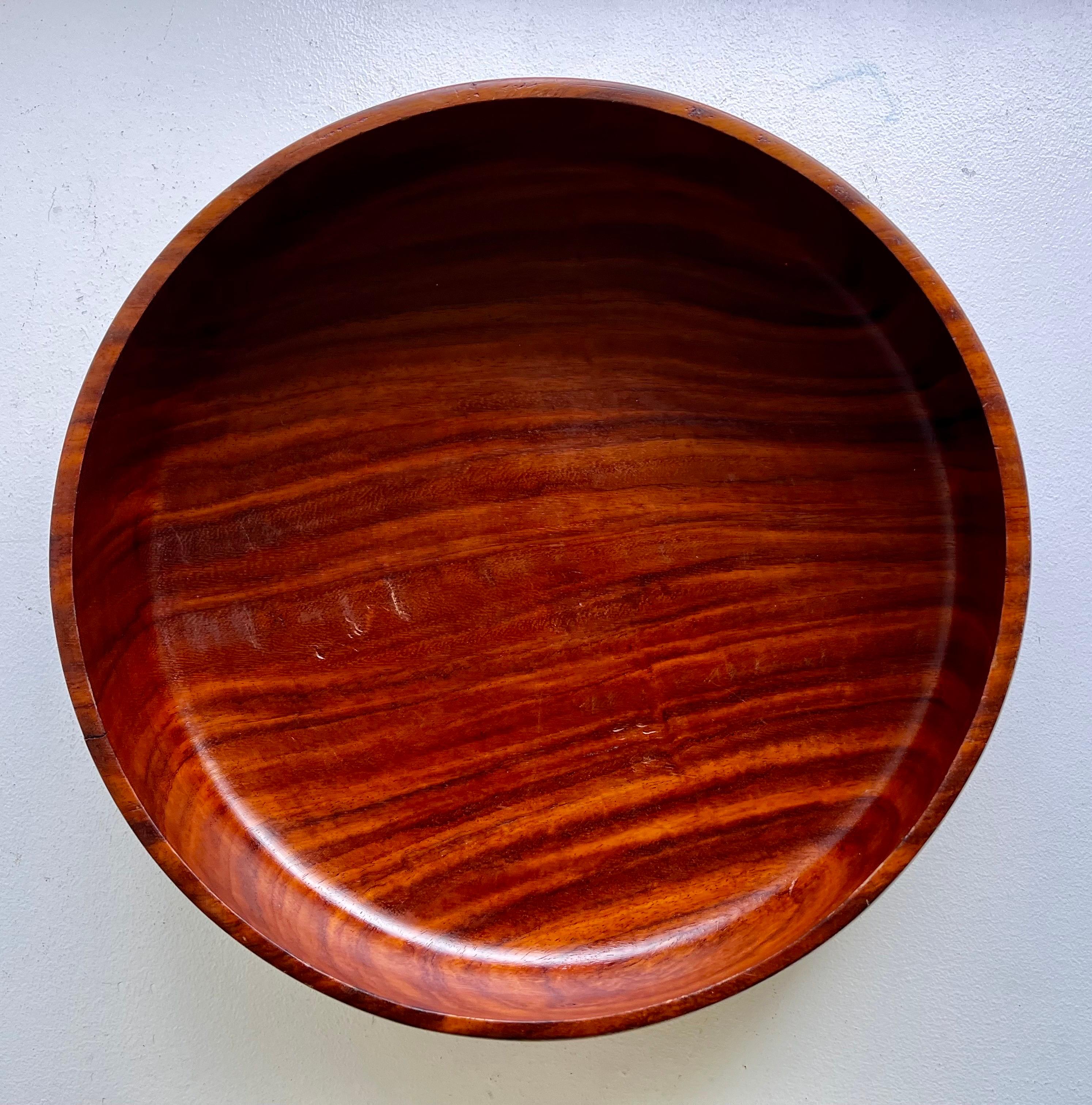 Mid-Century moderno Ciotola molto grande in legno di Koa in vendita