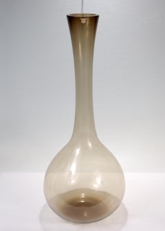 Große schwedische Gullaskruf-Kunstglasvase mit Etikett, Mid-Century Modern