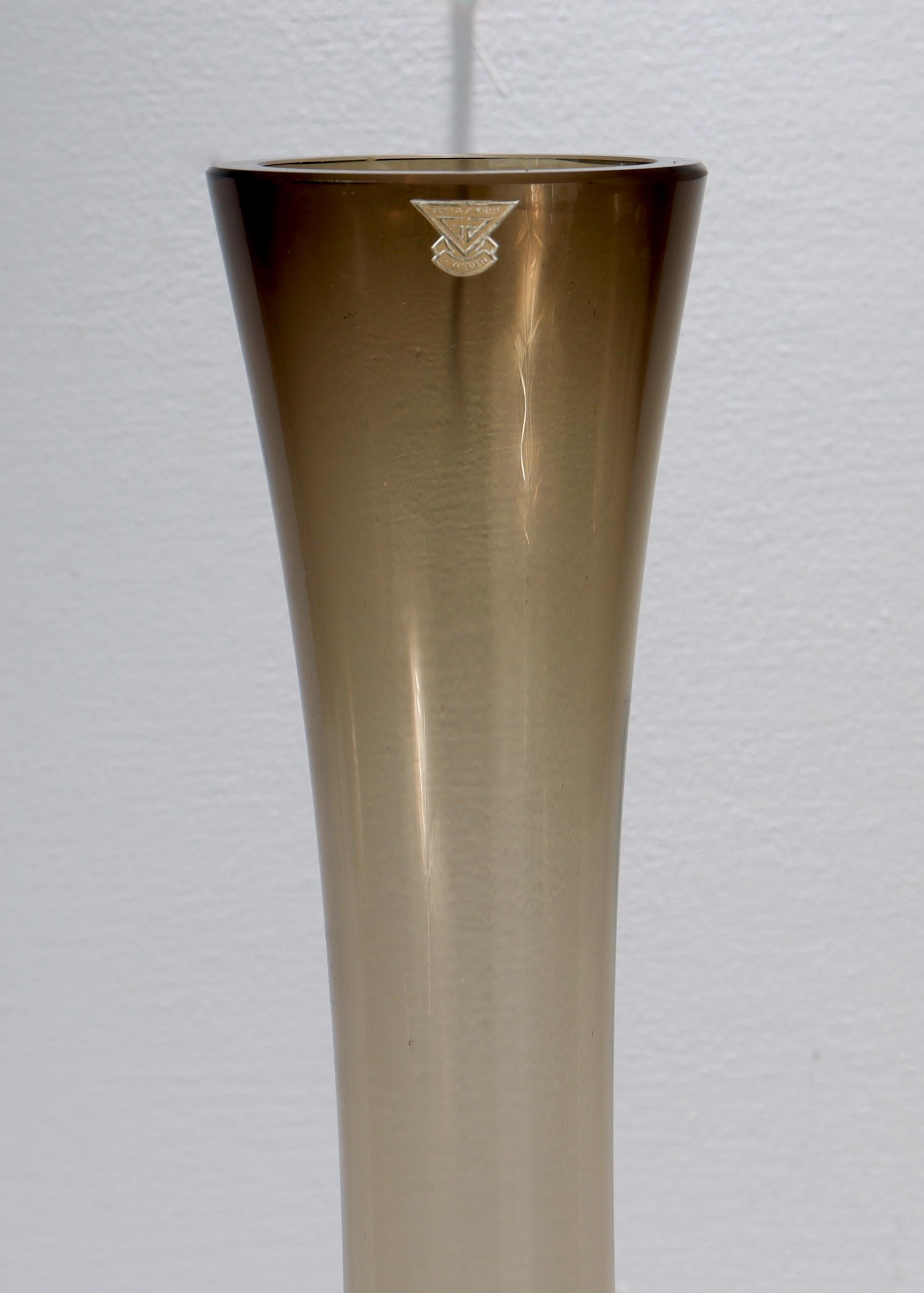Very Large Labeled Gullaskruf Mid-Century Modern Swedish Art Glass Vase In Good Condition For Sale In Philadelphia, PA