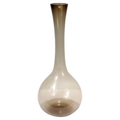 Vaso di vetro artistico svedese molto grande etichettato Gullaskruf della metà del secolo scorso