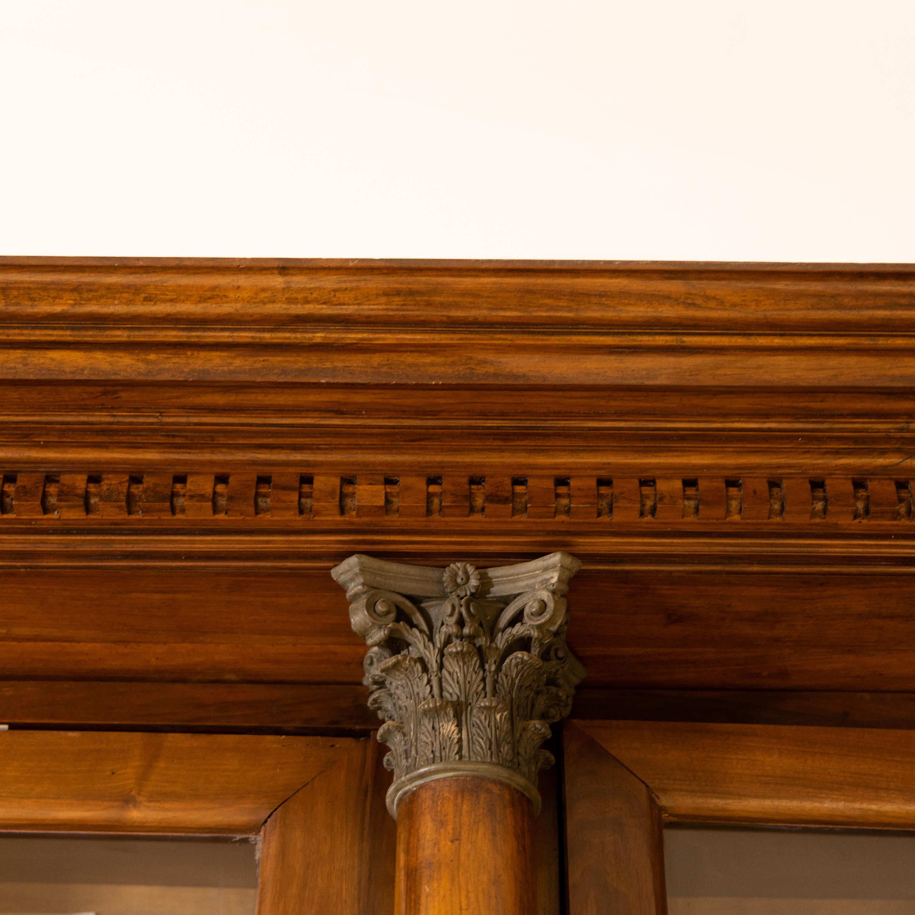 Große Mahagoni-Bibliothek mit korinthischen Säulen aus Bronze, Frankreich 19. Jahrhundert im Zustand „Gut“ im Angebot in Greding, DE