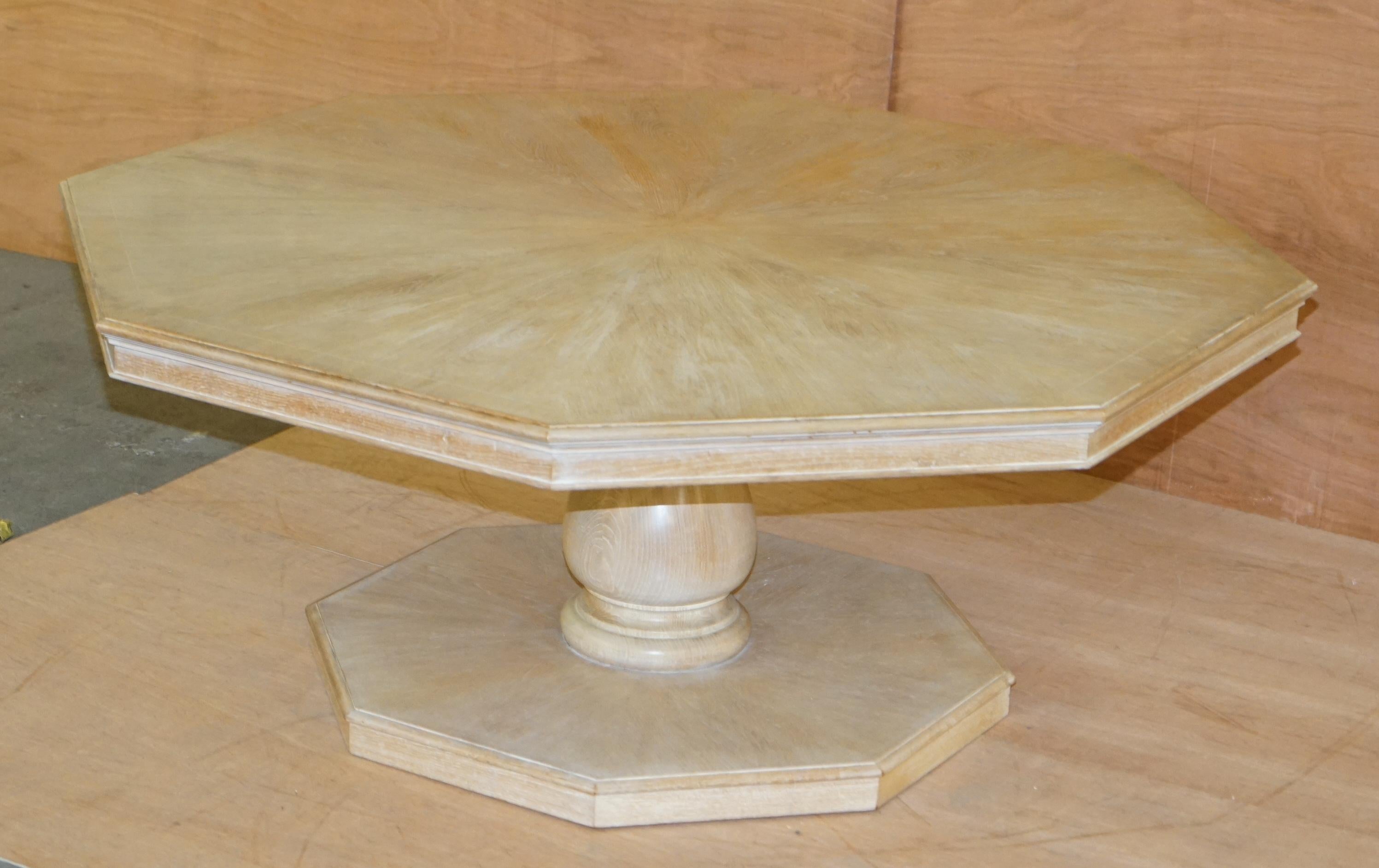 Mesa de comedor hexagonal muy grande de roble encalado con 8 asientos Preciosa madera maciza patinada Art Decó