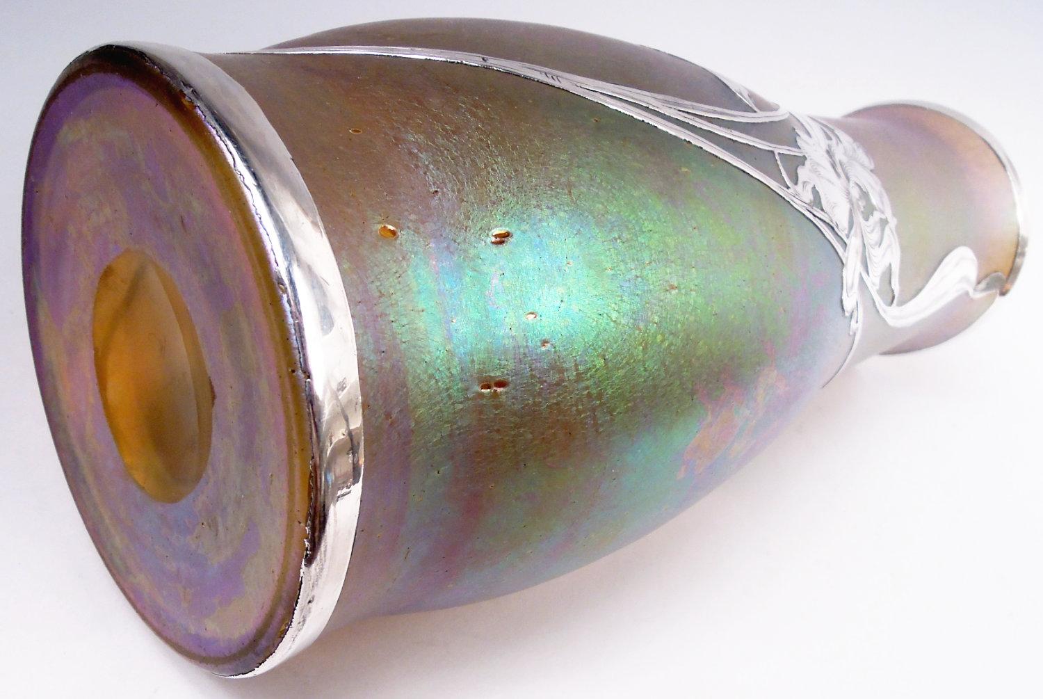 Vaso Loetz Art Nouveau Iridescente molto grande con sovrapposizione di argento in vendita 4