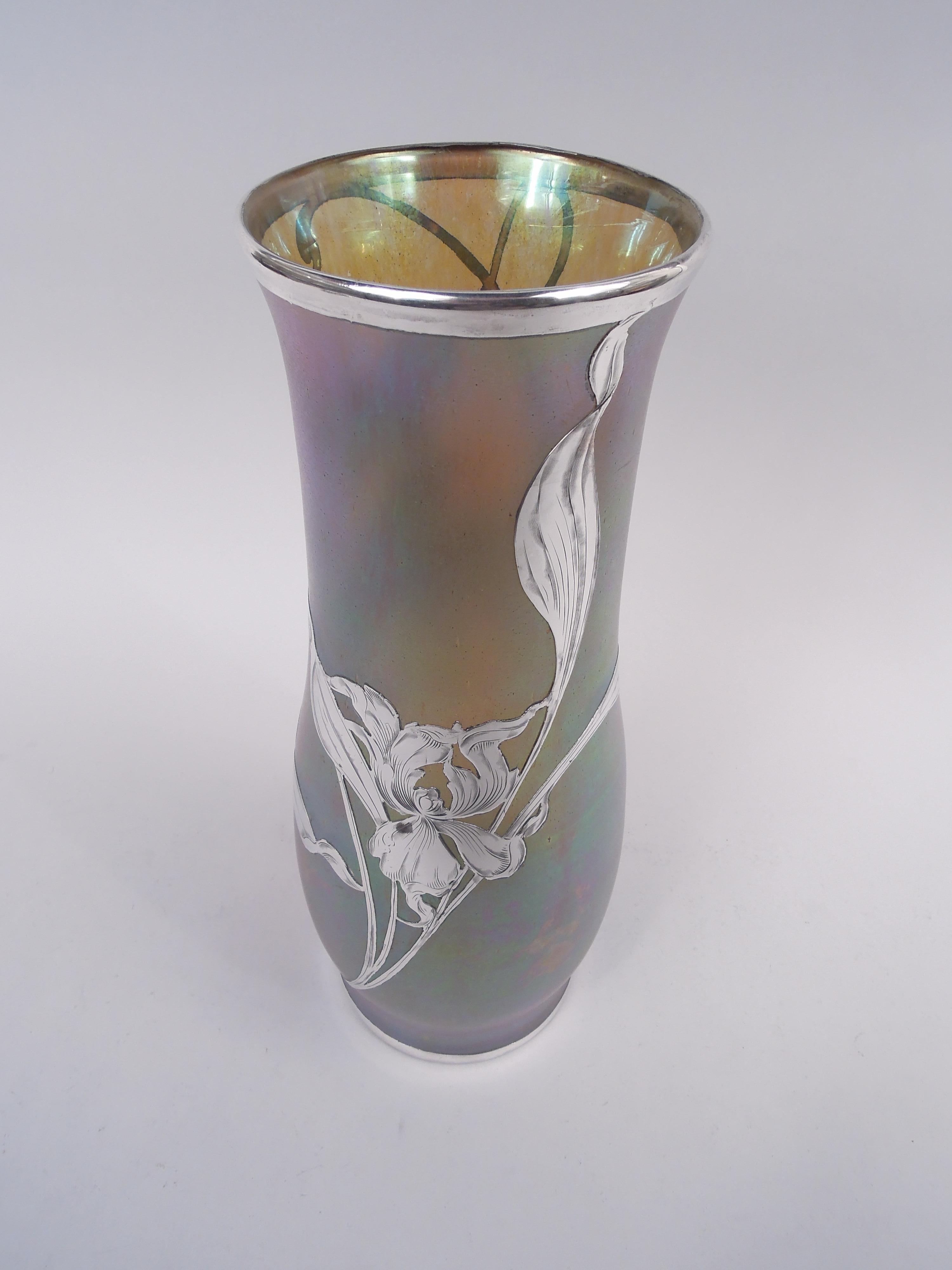 Austriaco Vaso Loetz Art Nouveau Iridescente molto grande con sovrapposizione di argento in vendita