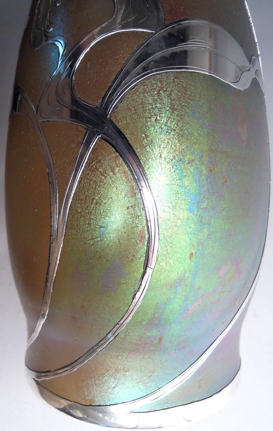 Vaso Loetz Art Nouveau Iridescente molto grande con sovrapposizione di argento in vendita 1
