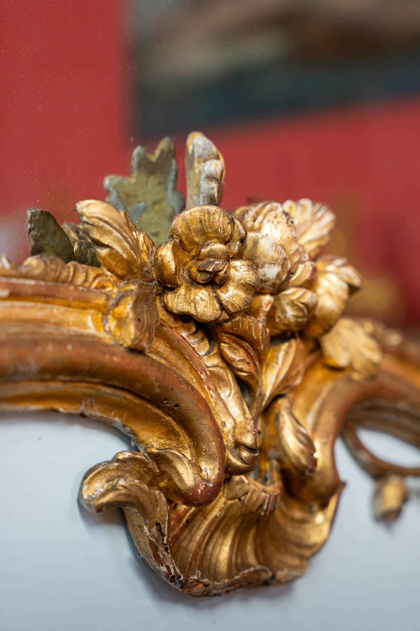 Bois doré Très grand miroir d'époque Louis XV en vente