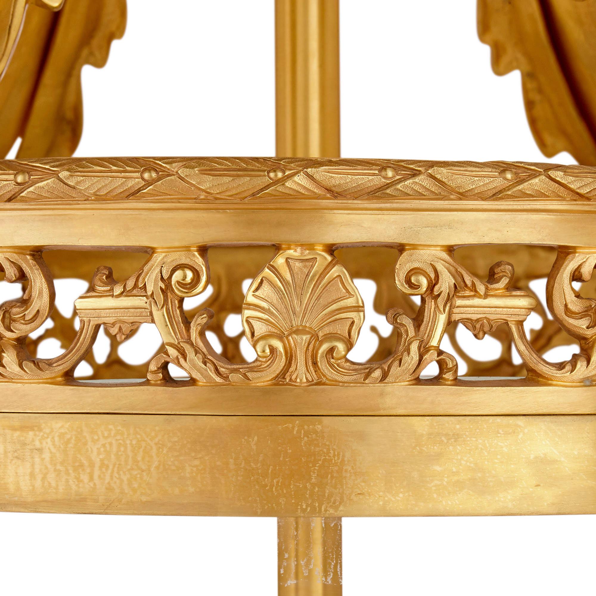 20ième siècle Très grande lanterne de style Louis XV en bronze doré en vente