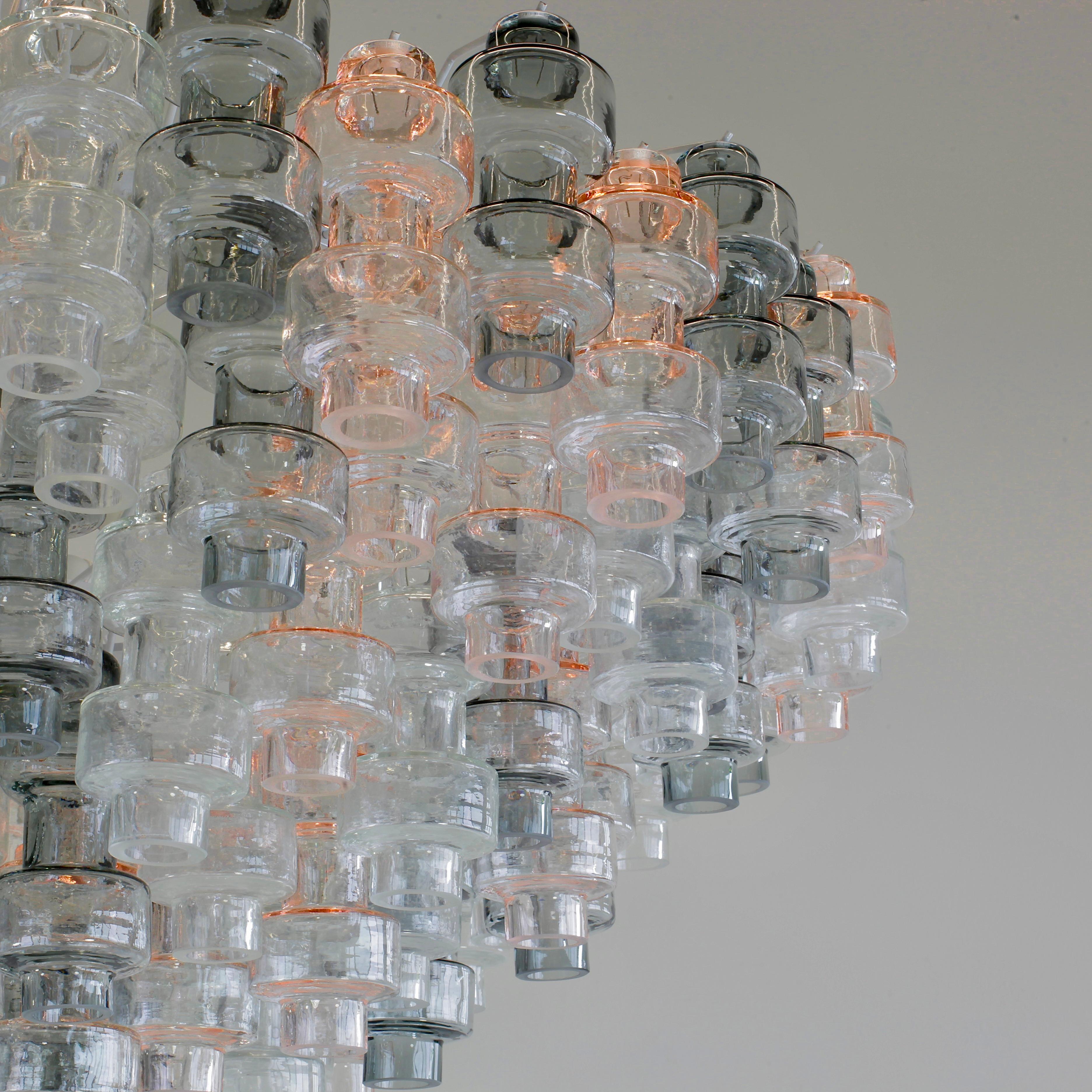 Very large 'Manubri' MURANO Glass Chandelier (clear/ light pink/ smoke). In Excellent Condition For Sale In Berlin, Berlin