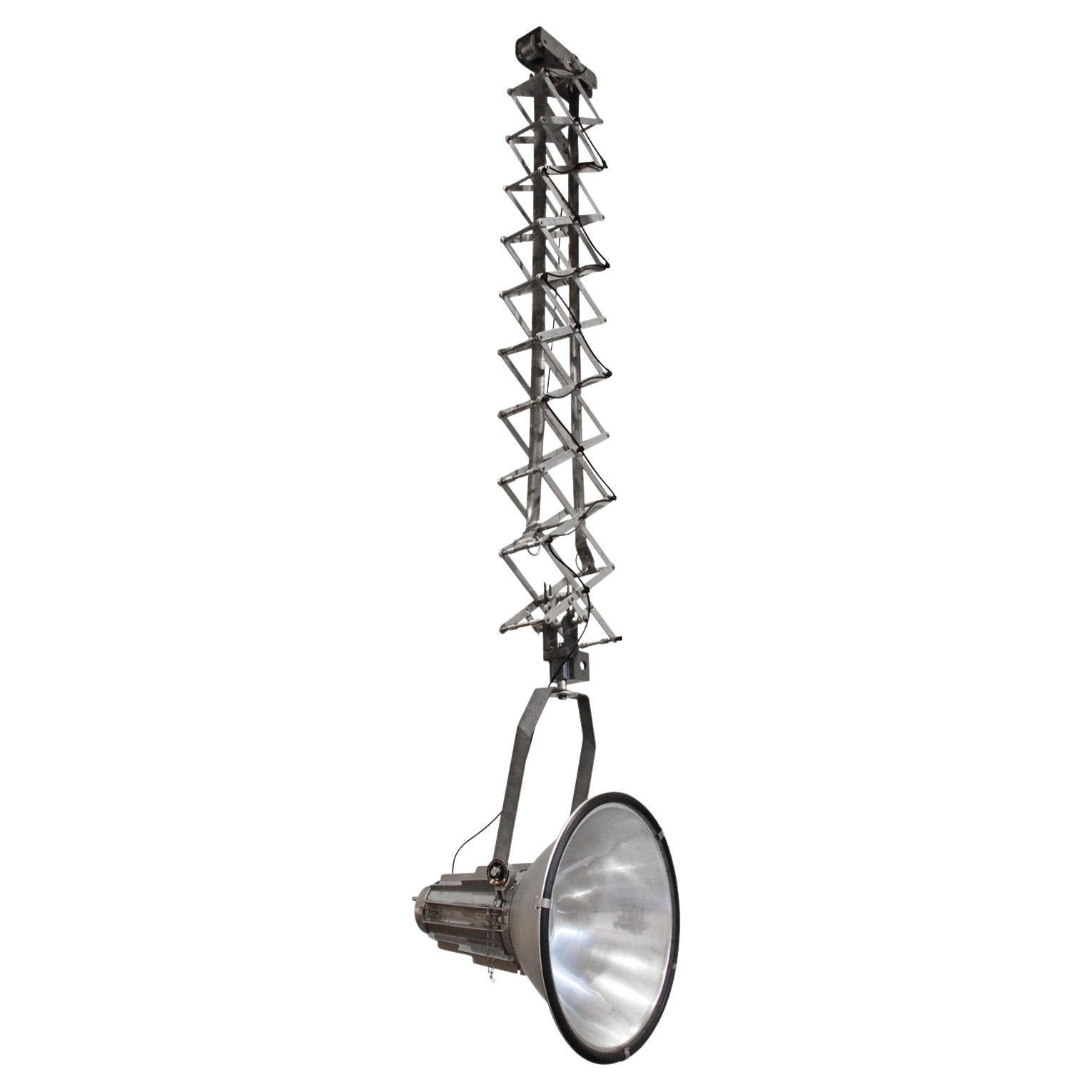 Lampada a sospensione a forbice in metallo molto grande in vendita