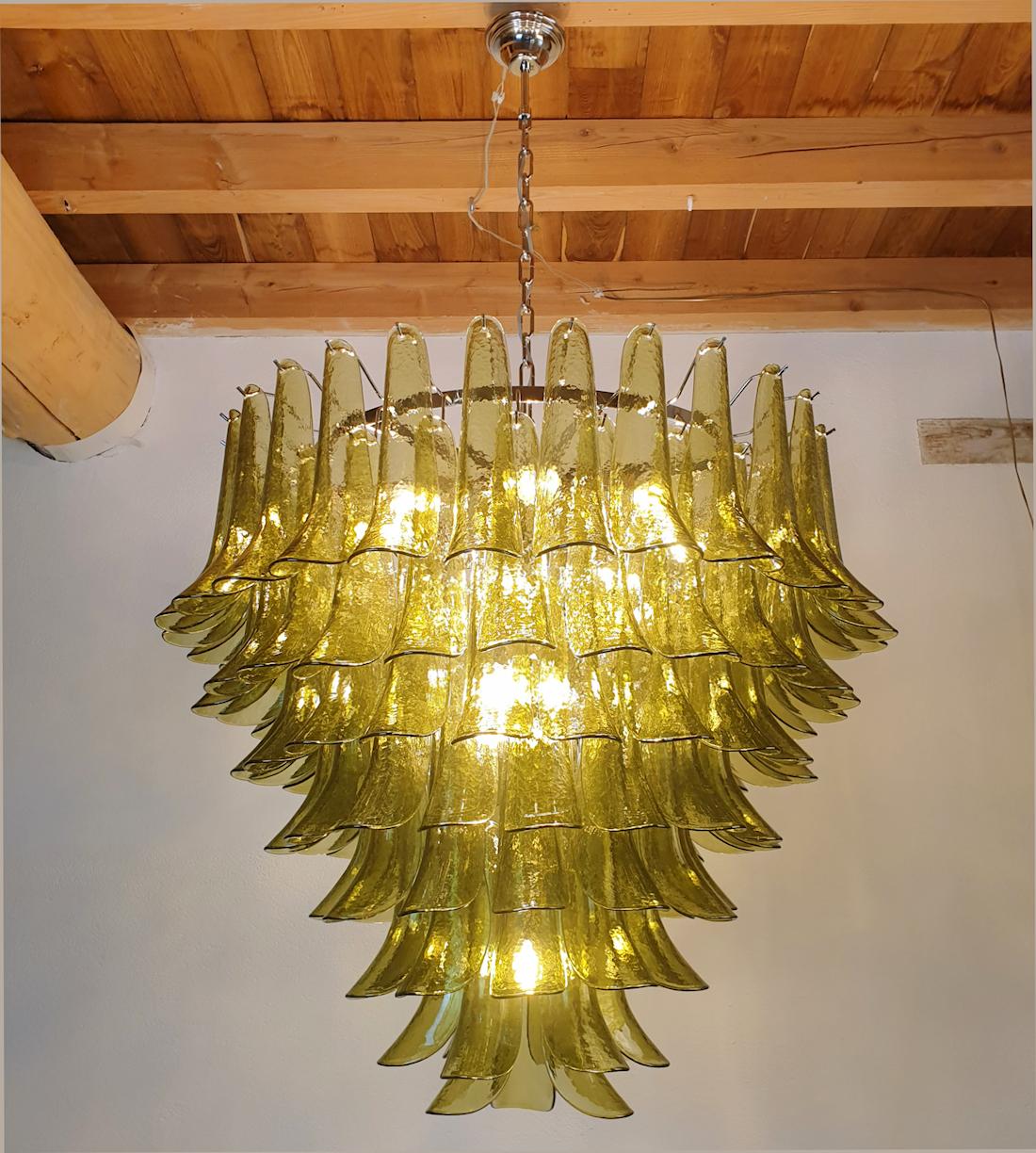 Very Large Mid-Century Modern Green Murano Glass Chandelier, Mazzega Italy 1970s In Excellent Condition In Dallas, TX