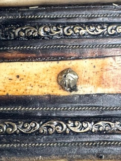 Große handgefertigte Vase aus gemischtem Holz, Messing und Knochen