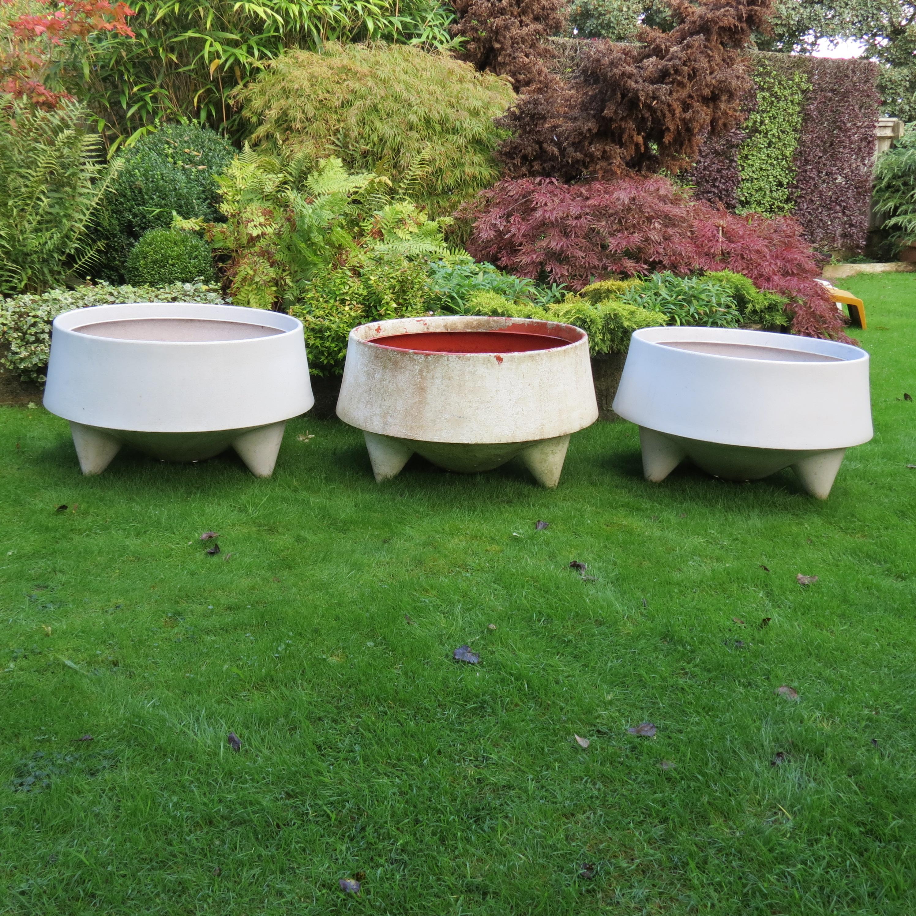 Plastique Très grande jardinière moderniste du 20ème siècle
