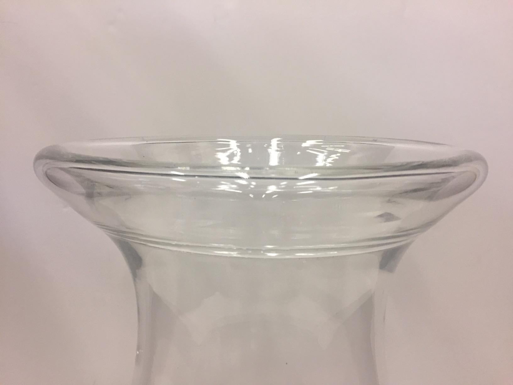 XIXe siècle Très grand vase monumental anglais ancien en verre soufflé de type Hurricane en vente