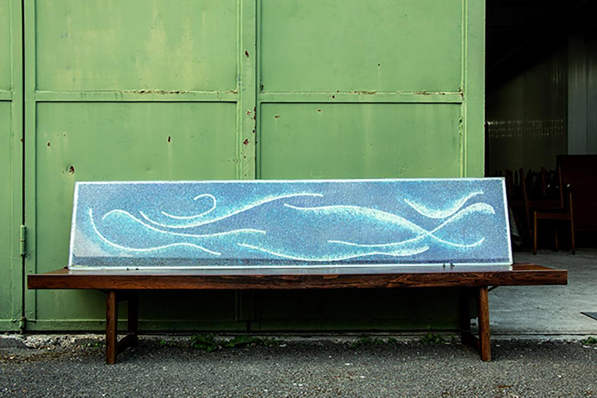 Quadro a mosaico molto grande in vetro resina, a forma di onde blu, anni '70. In condizioni buone in vendita a JOINVILLE-LE-PONT, FR