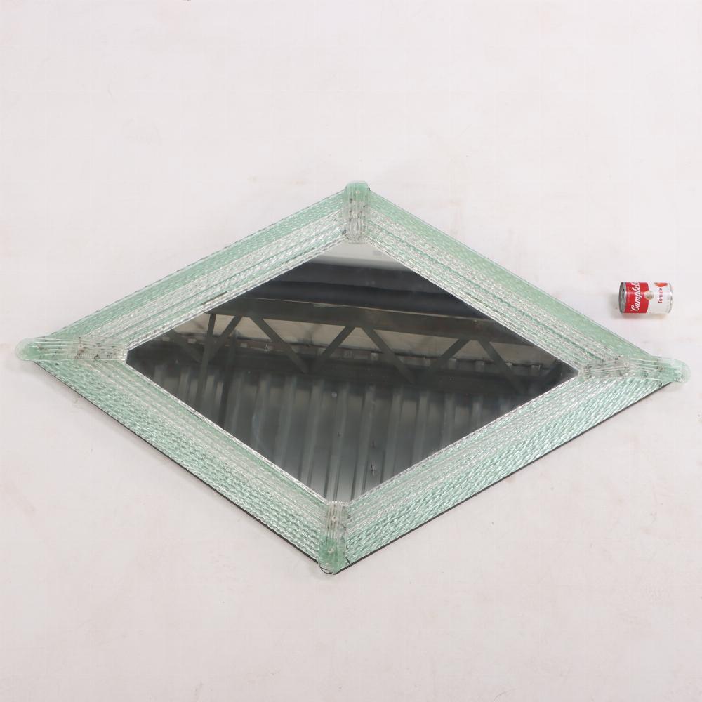 Très grand miroir en verre de Murano en forme de diamant. 20e siècle Bon état - En vente à Philadelphia, PA